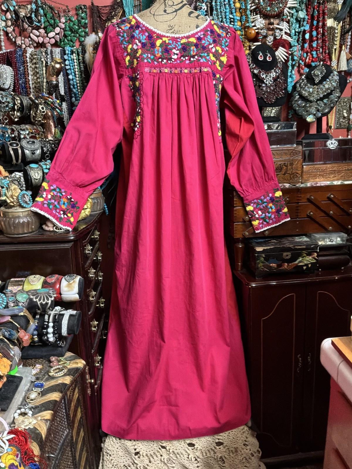 Beautiful VTG Long Sleeve Oaxaca Raspberry/Red Multi Colored Embroidered XL-XXL