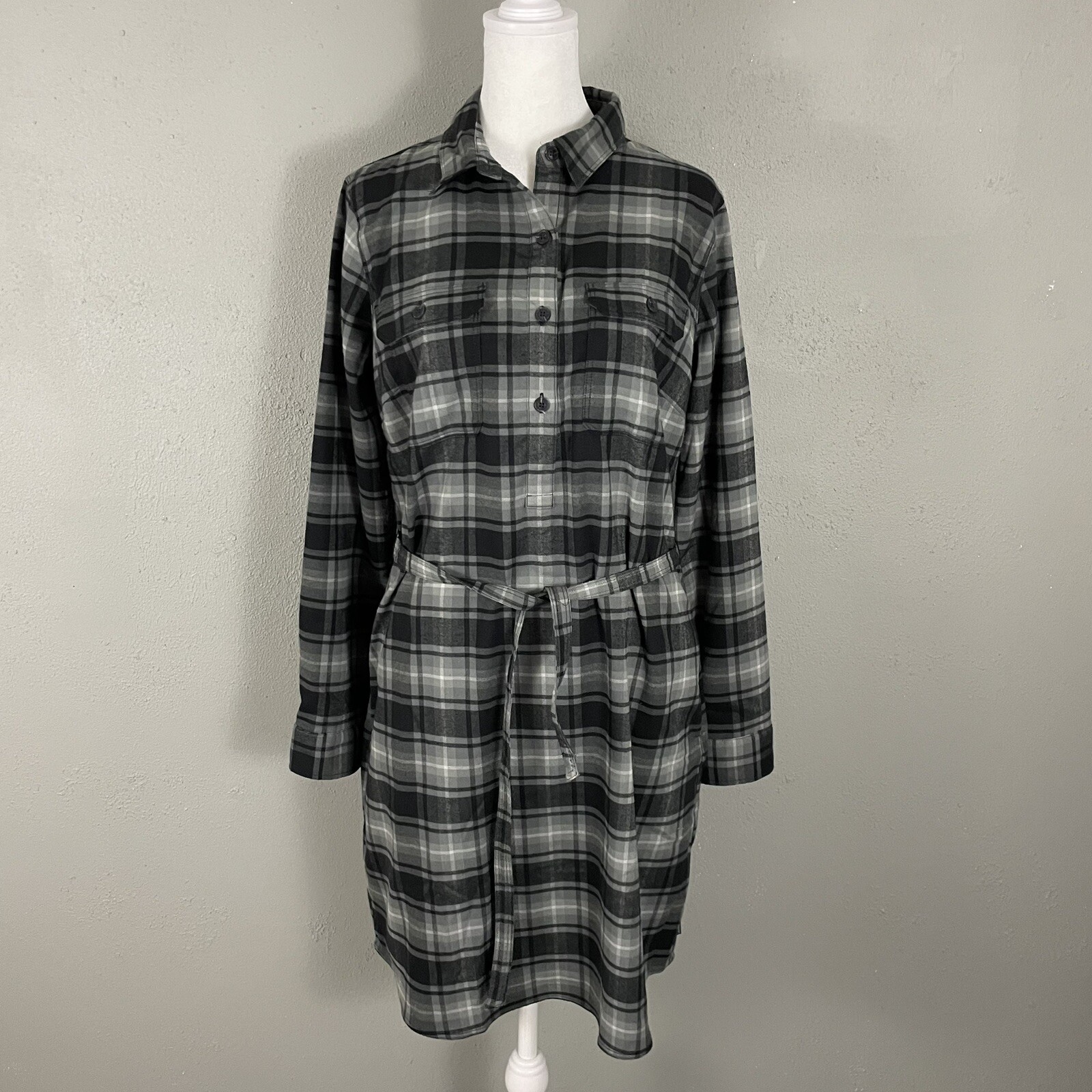 Eddie Bauer Gray Plaid Dress Size 8 Soft Flannel Belted Side Pockets Shirtdress