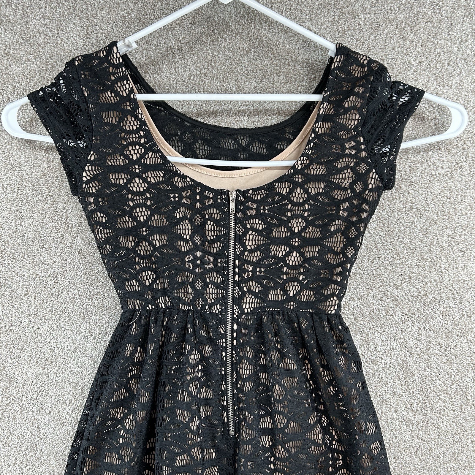 Speechless Junior Dress Size 5 Black Floral Lace Short Sleeve Back Zip Closure