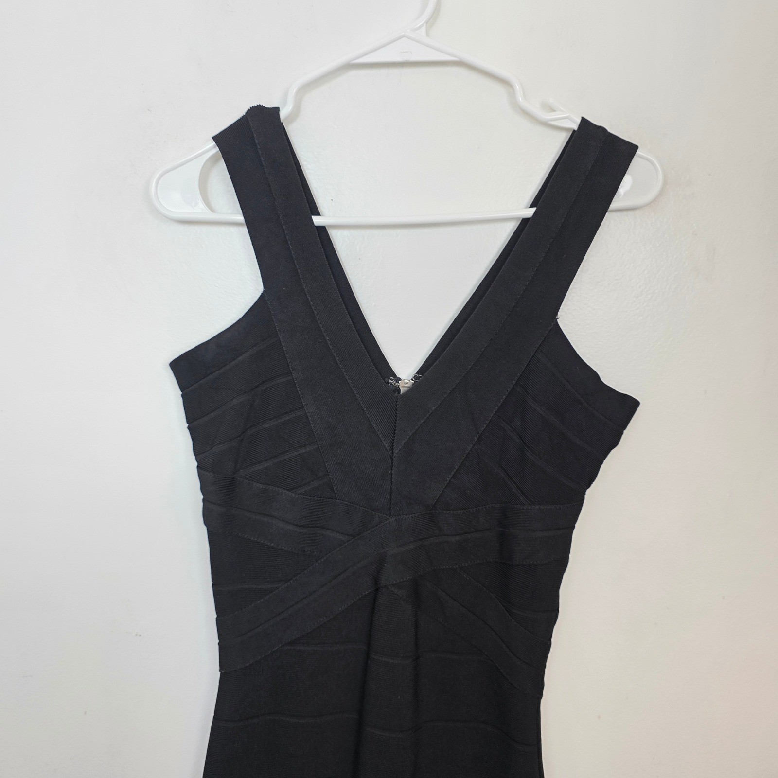 Venus Black Bandage Bodycon V-Neck Sleeveless Sexy 2010’s Club Midi Dress Small