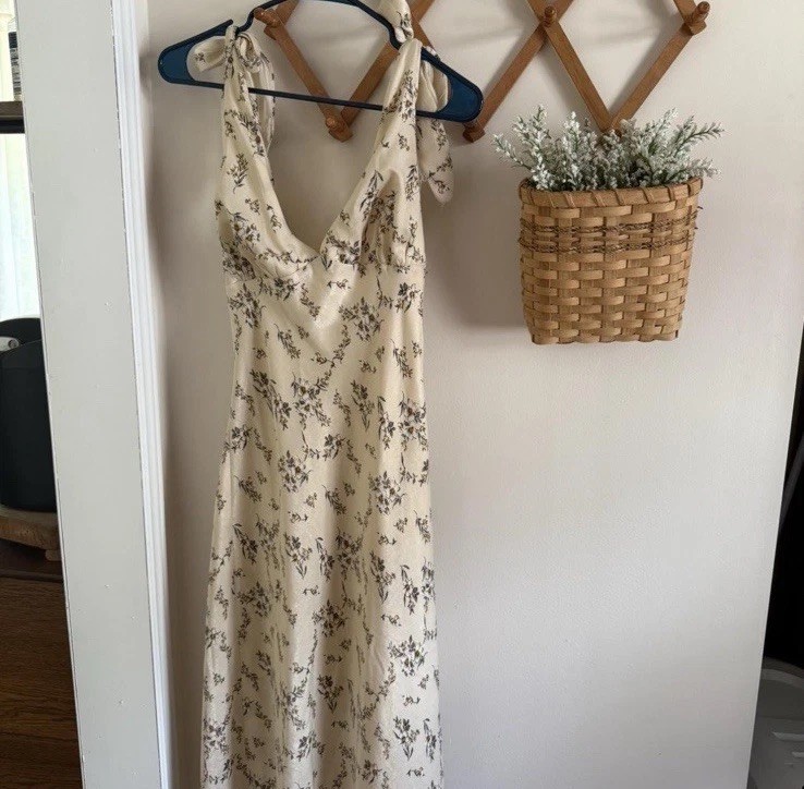 Ivory Floral Satin V-Neck Wide-Leg Jumpsuit Tie Adjustable Straps Size M