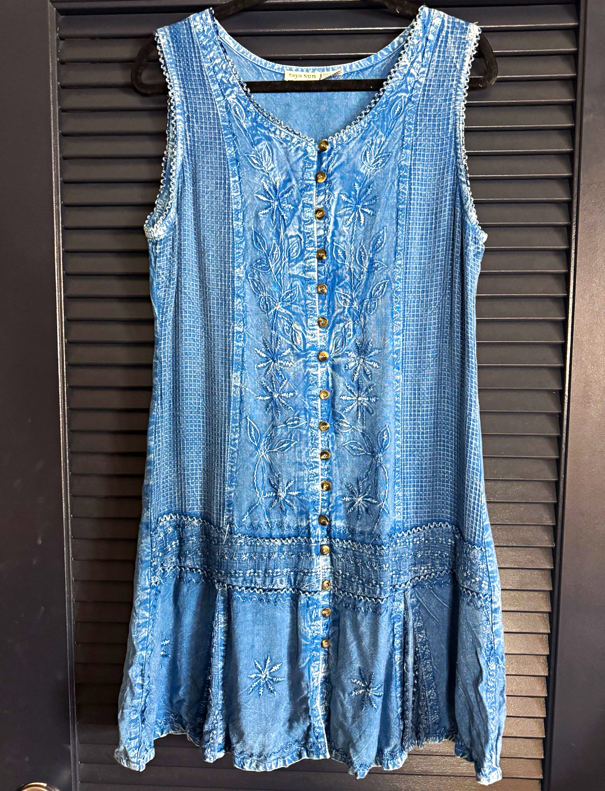 Raya Sun Blue Chambray Sleeveless Embroidered Dress Size M Boho Cottagecore