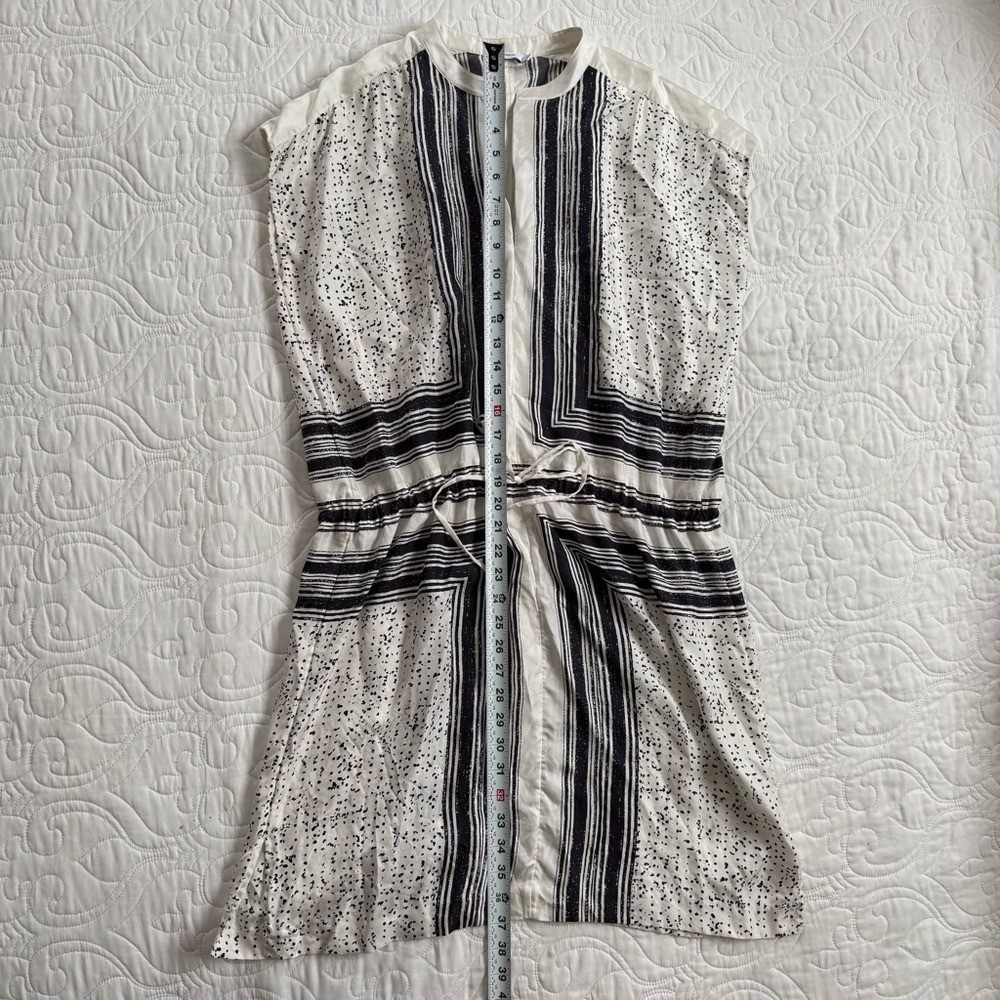 Vince Scarf Print Drawstring Waist 100% Silk Dress Navy White Women’s Medium EUC