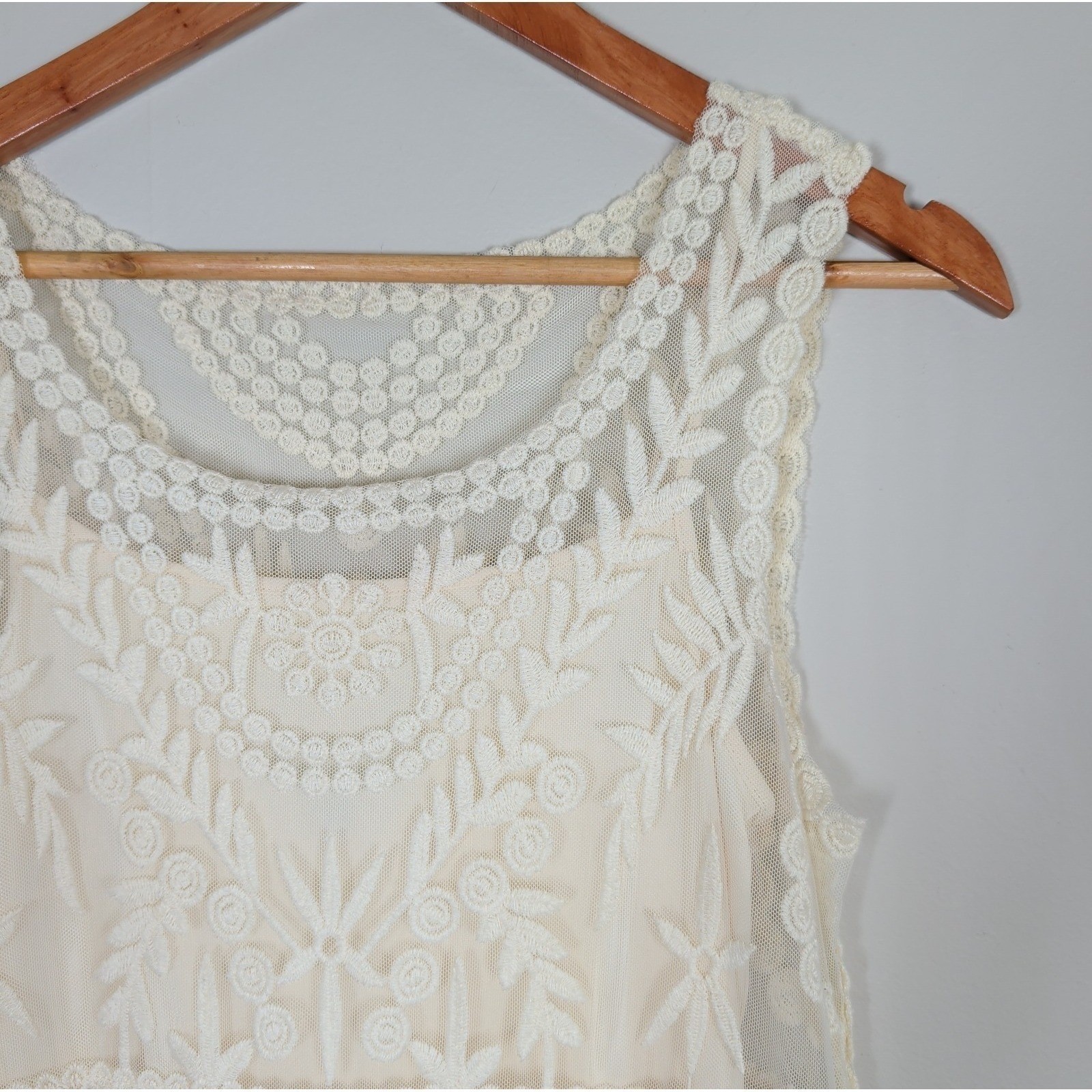 Express Ivory Lace Overlay Sleeveless Embroidered Scalloped Hem Dress Small Boho