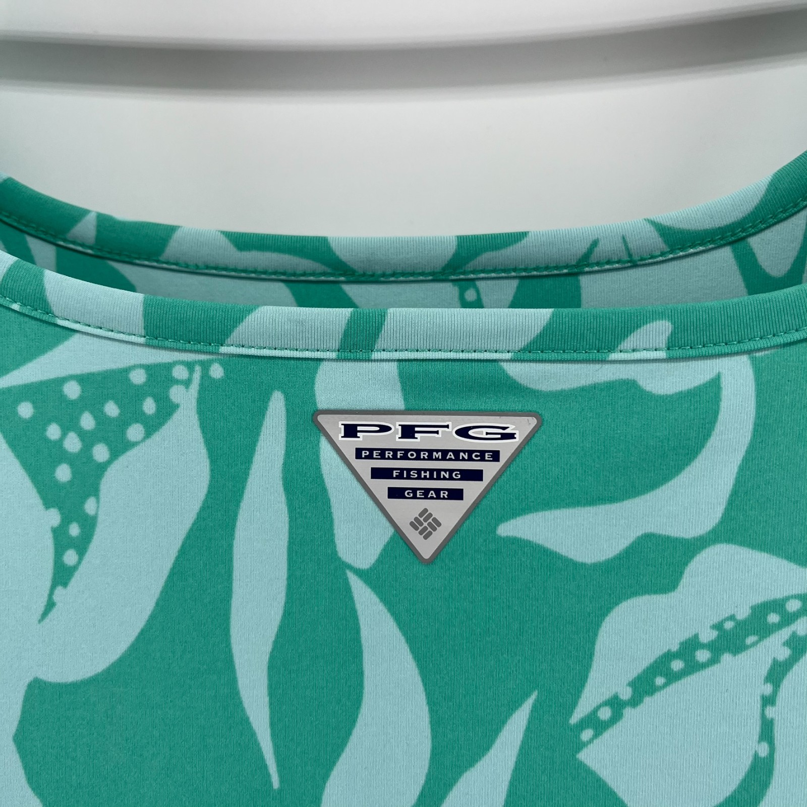 Columbia PFG Dress Medium Freezer III Teal Green Tropical Palm Leaf Fishing EUC!