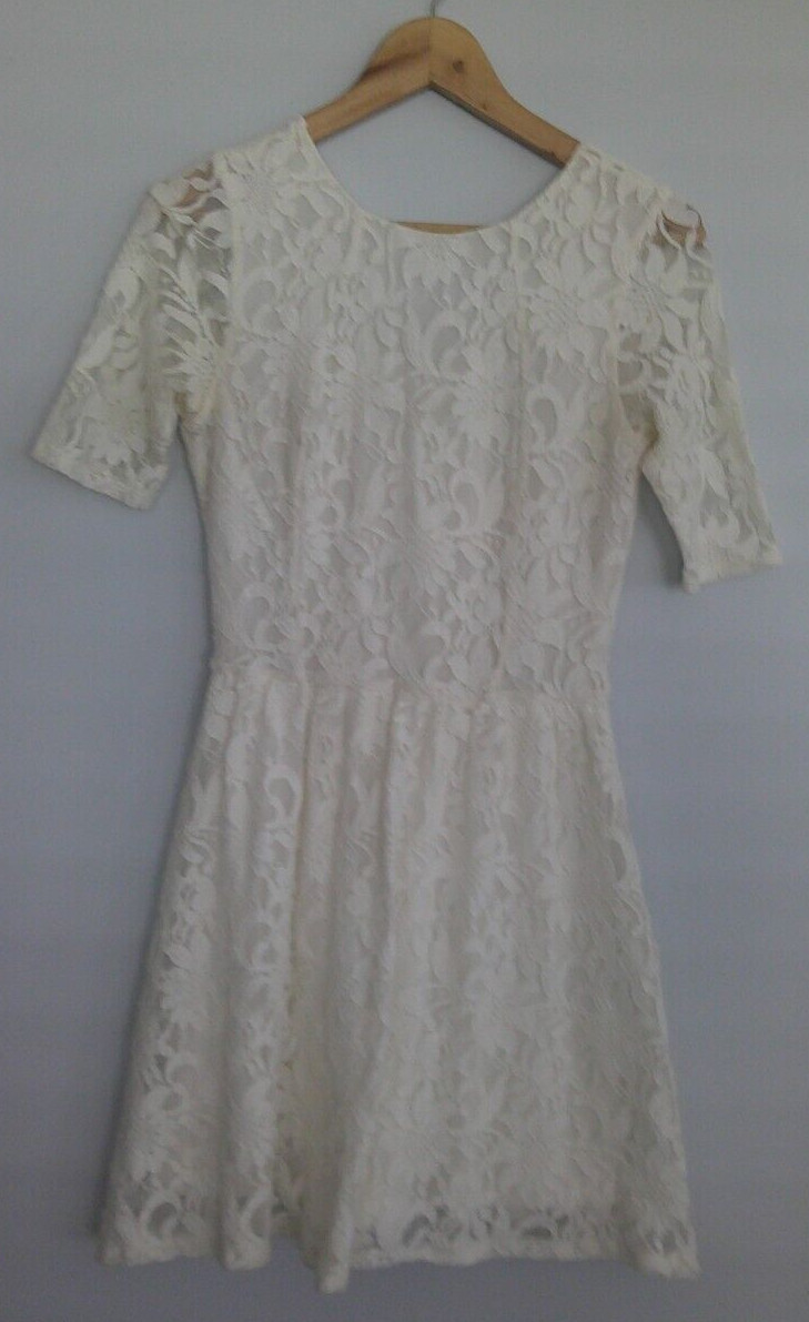 Alya White Floral Lace Short Sleeve Lined Dress Size S