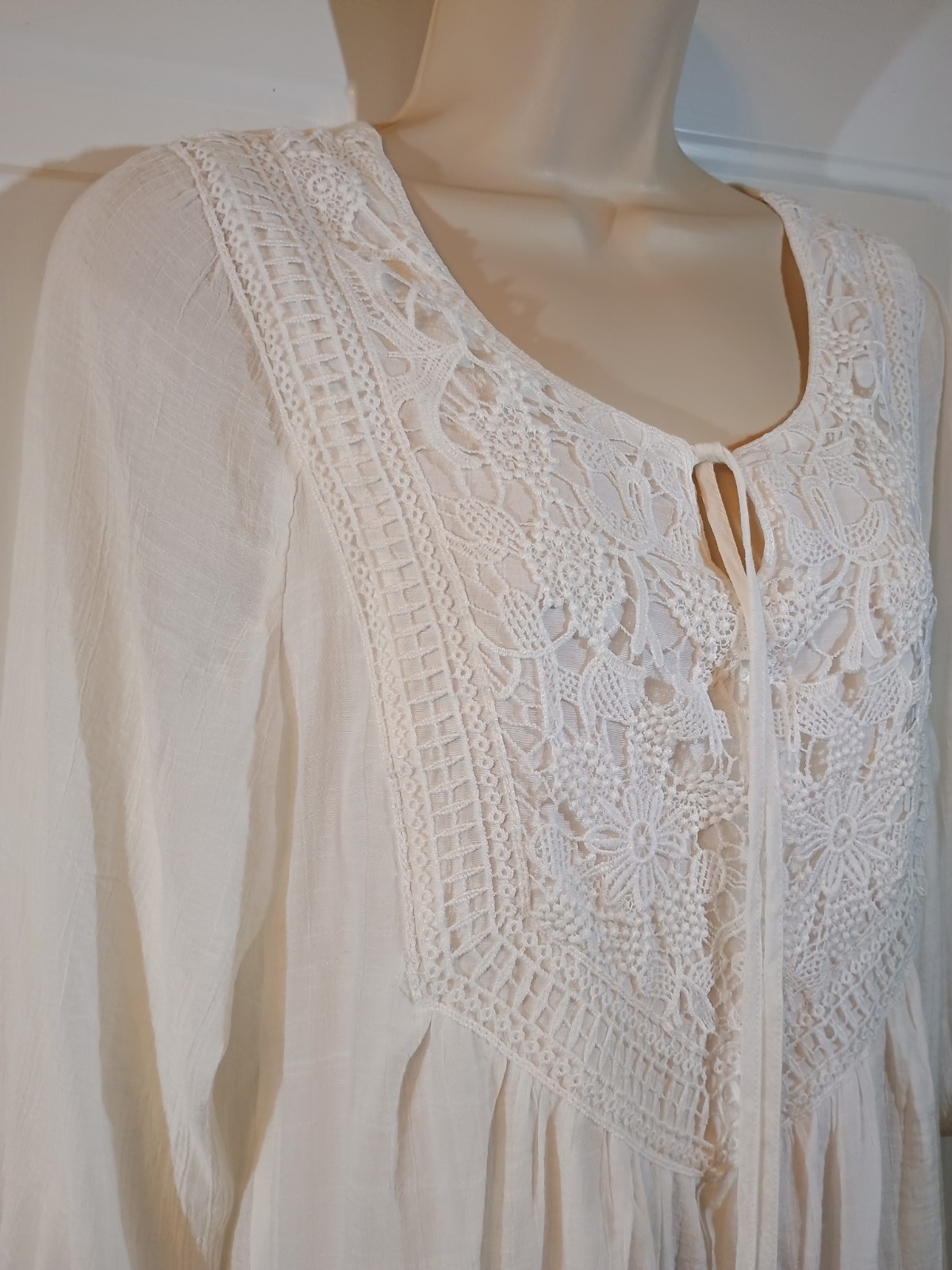 Indigo Rose 3/4 Sleeve Gauze & Lace Knee Length Beaded Tie White Swing Dress M