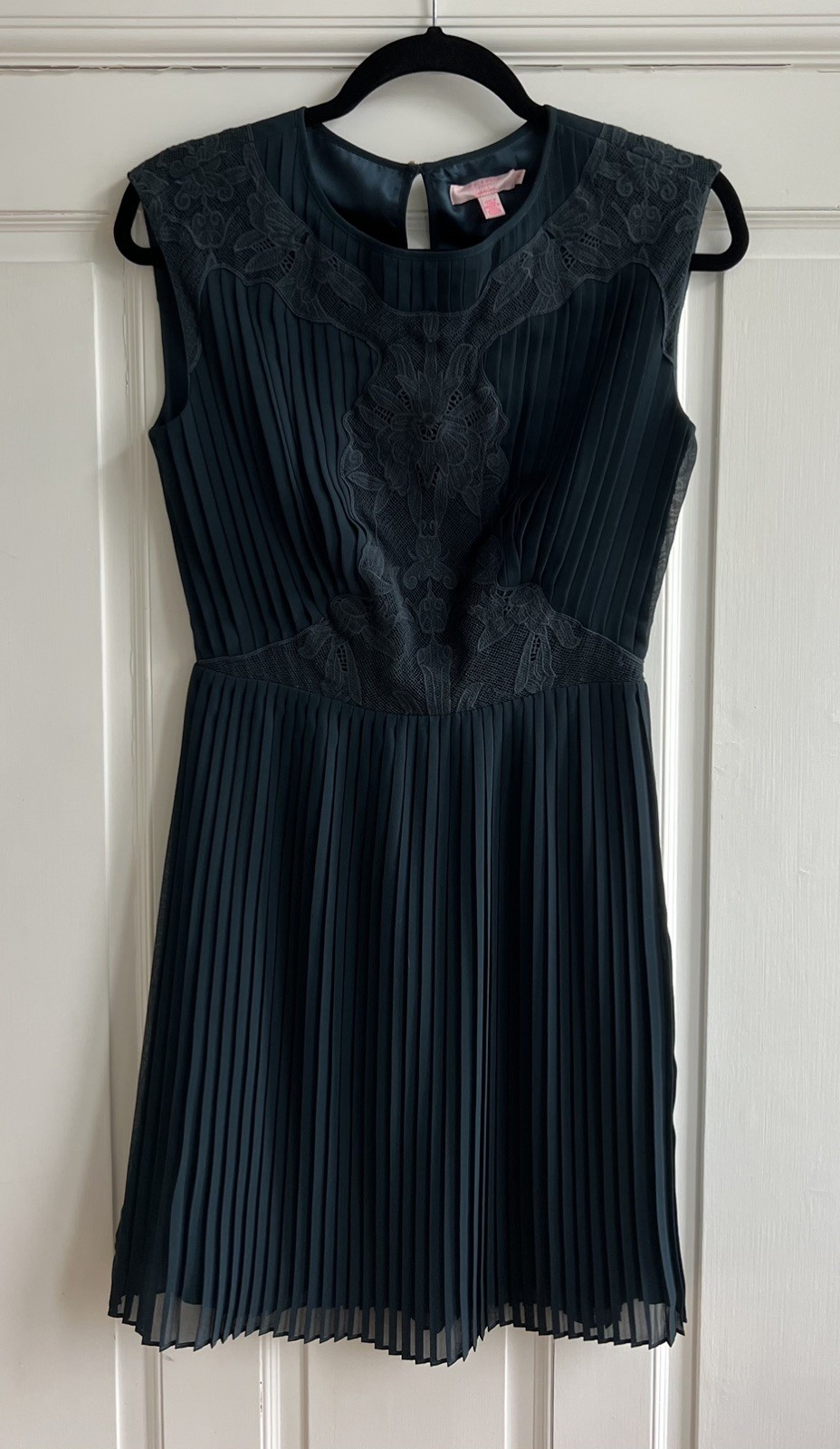 Ted Baker London Saskiah Lace Pleated Dark Green Dress Sz UK 1/US 2-4 Elegant