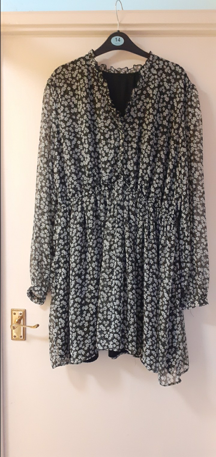 (¥P11.A2). PEP&CO black & white dress size 22 chest 42″