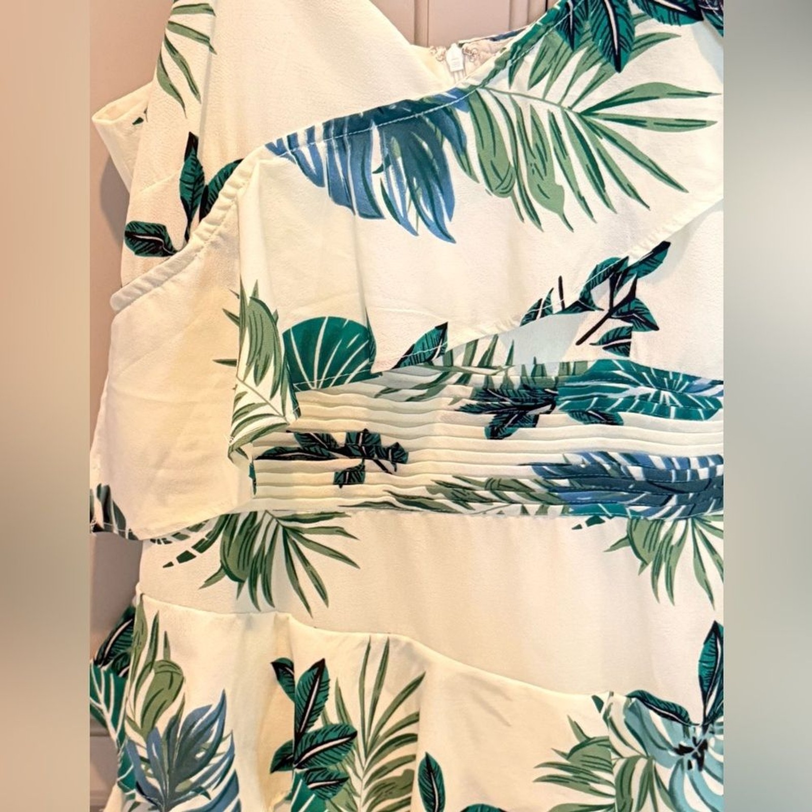 Walter Baker size medium leaf ruffle dress
