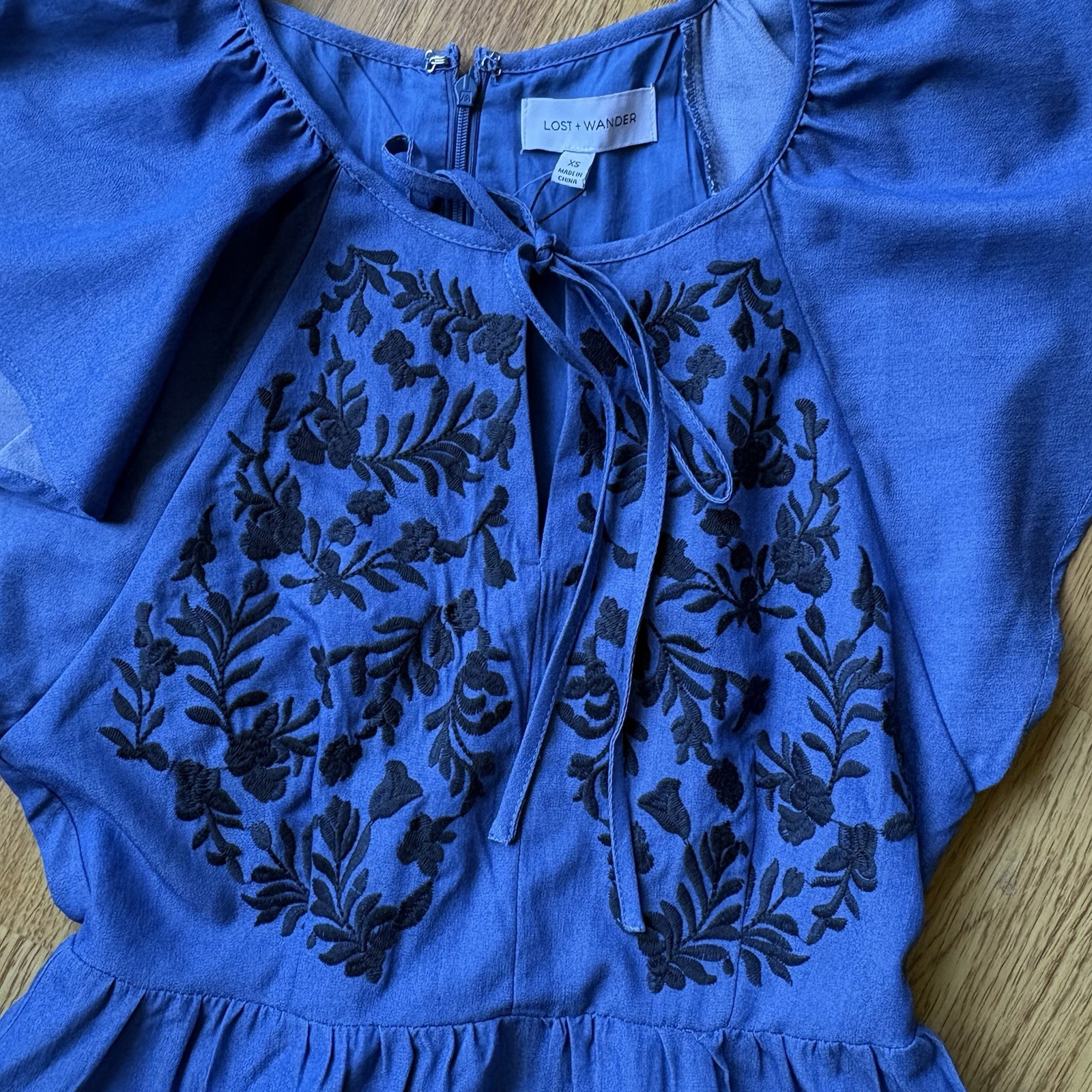 Lost + Wander Blue Embroidered Flutter Sleeve Floral Midi Dress Boho Sz XS NEW