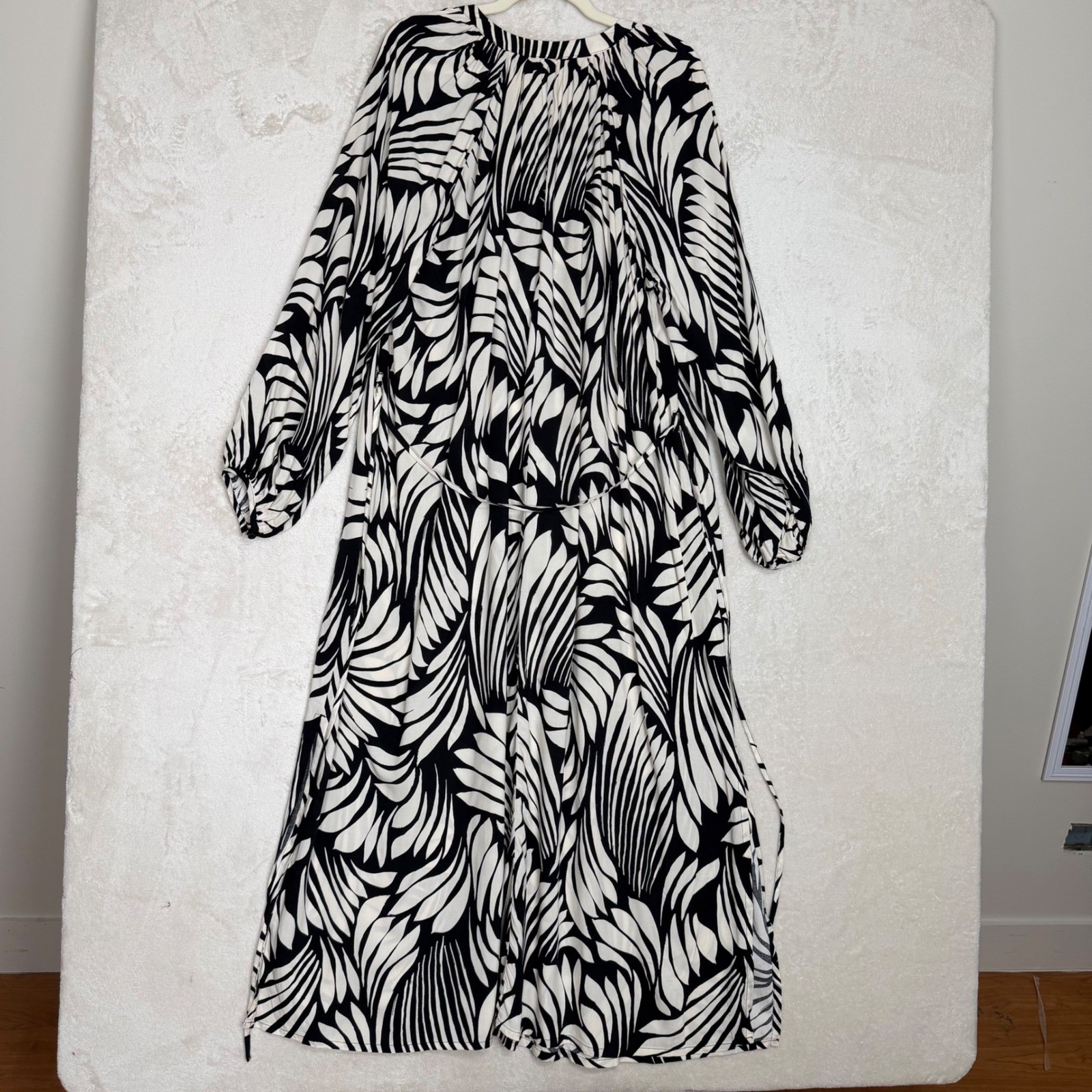 HM Womens Black White Abstract Leaf Print V-Neck Maxi Dress Size L Resort Wear