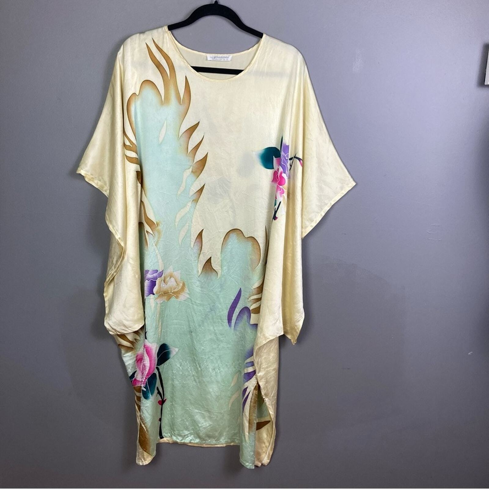 Vintage Kimono Dress Large SILK Cream Floral Pink Kaftan 70s feminine Dragon