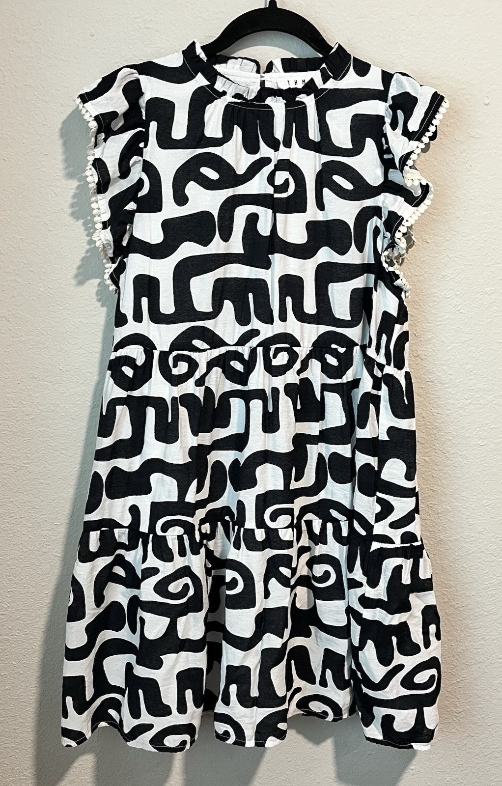 THML Womens Dress Size Medium Black White Abstract Print Ruffle Sleeve Chic