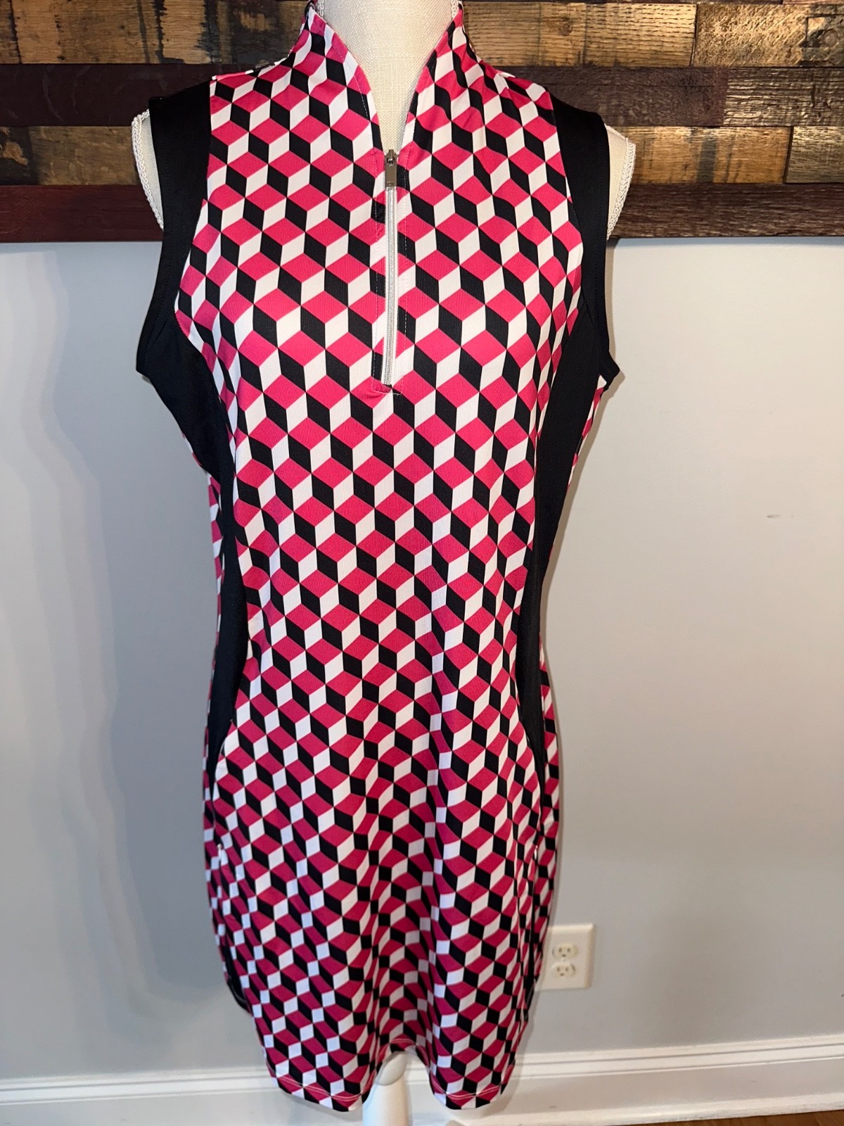 Tail Alys 35″ Sleeveless Golf Dress Tidal Geo black hot pink white sz L