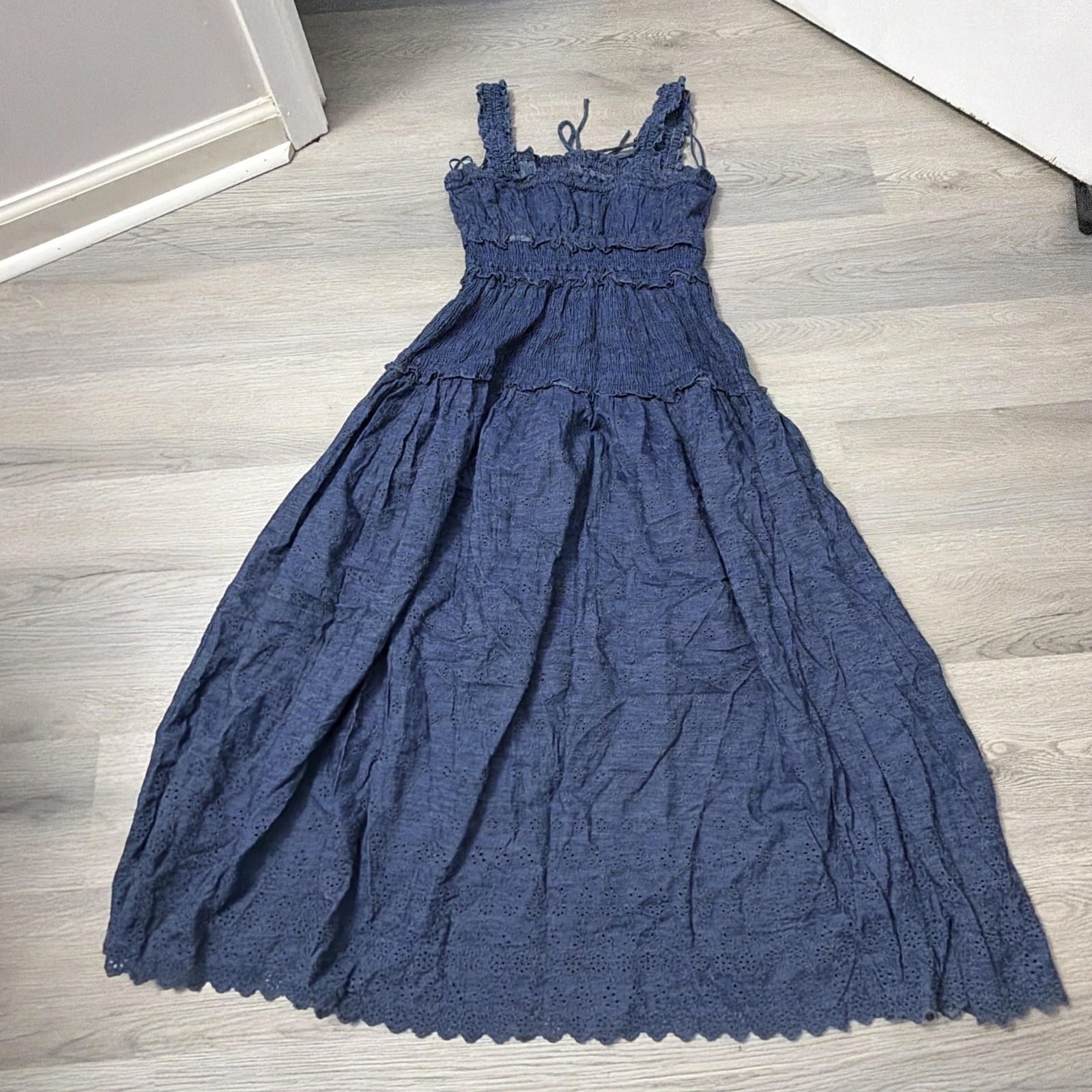 Gap x Dôen collaboration eyelet denim midi dress. 100% Cotton Size Small