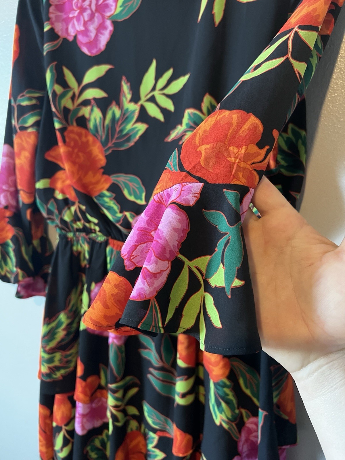 Express Floral V-Neck Tiered Mini Dress 3/4 Bell Sleeves Ruffle Black Red Pink S