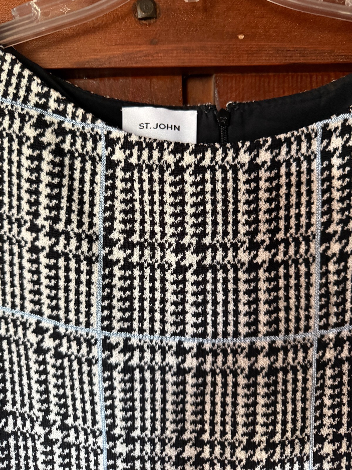 St. John Tweed Plaid in white black blue Sleeveless Sheath US Sz L Charity DS31