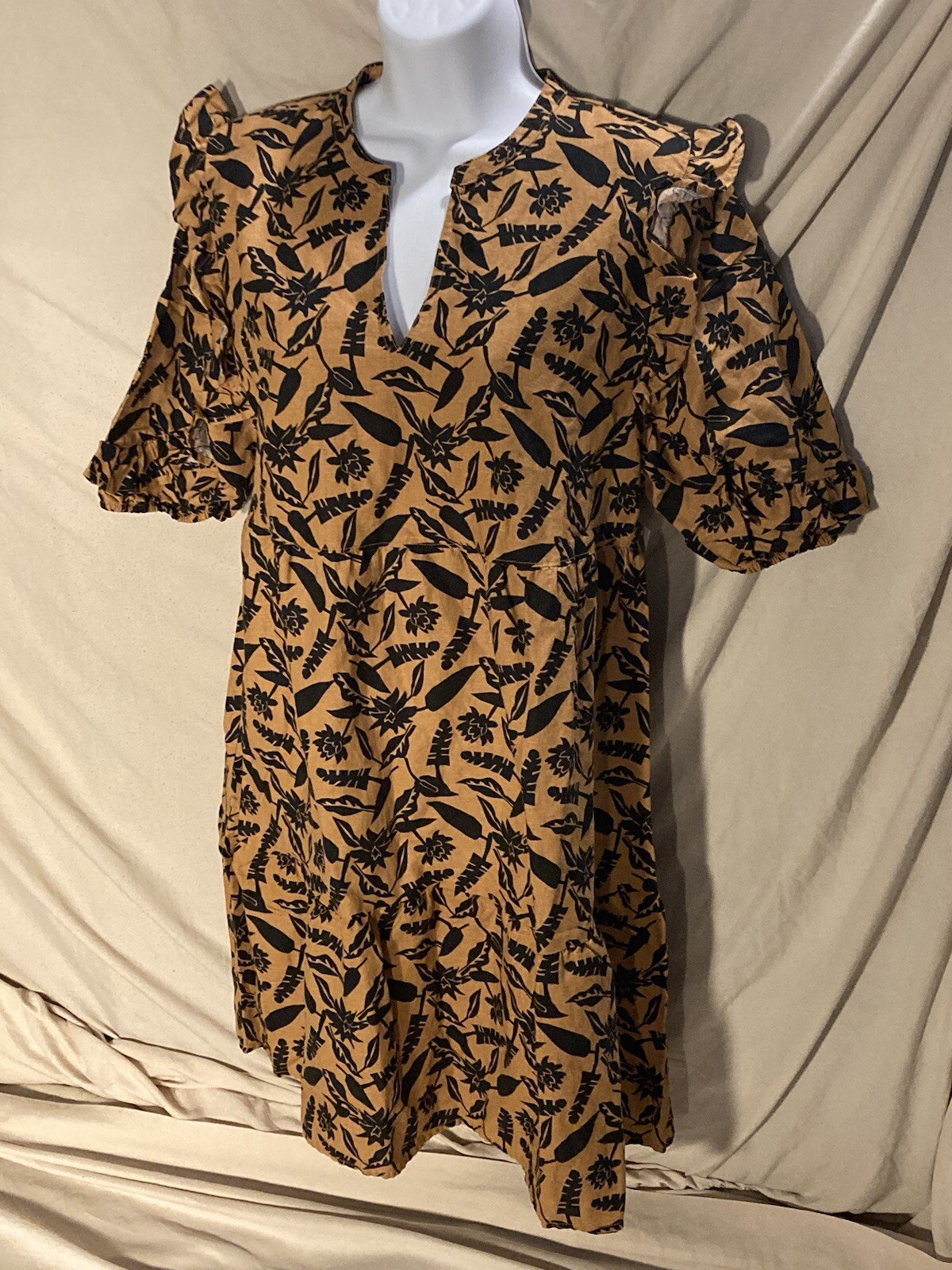 GOODTHREADS MEDIUM Linen Cotton Elbow Sleeve Split Neck Dress, Tan Block Floral
