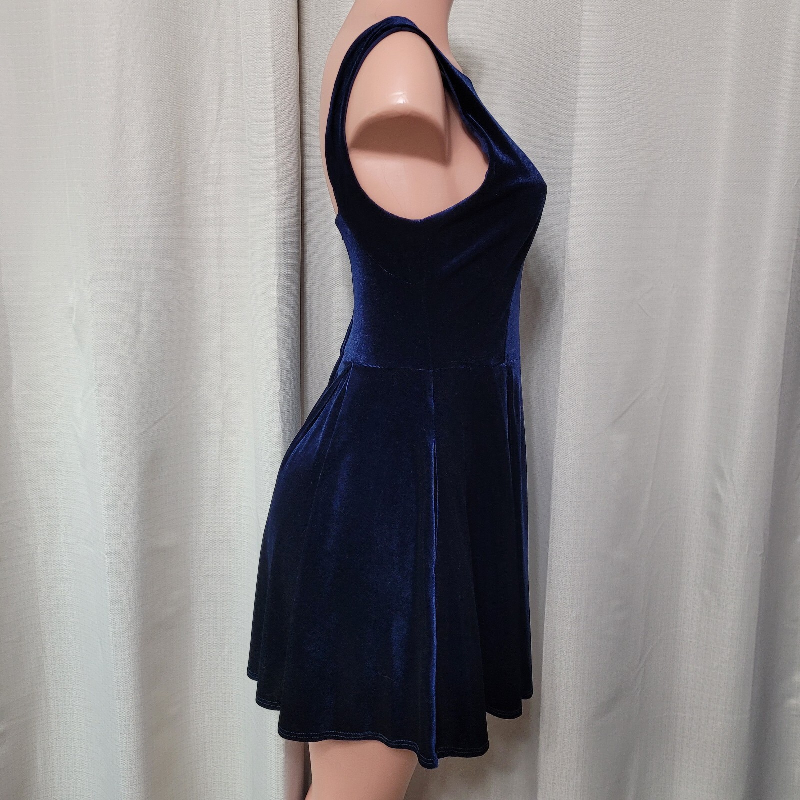 B. Darlin Sleeveless Velvet Fit And Flare Dress Junior’s Sz 7 / 8 Navy Blue NWT