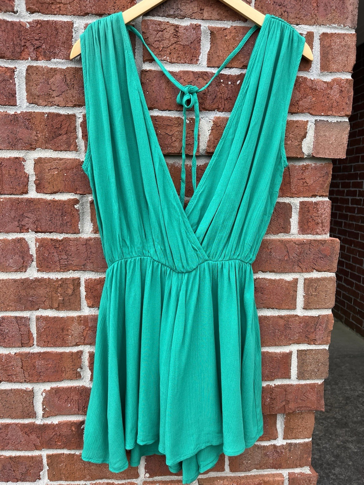 Zenana Green Sleeveless Wrap Romper Women’s Small Tie Back 100% Rayon