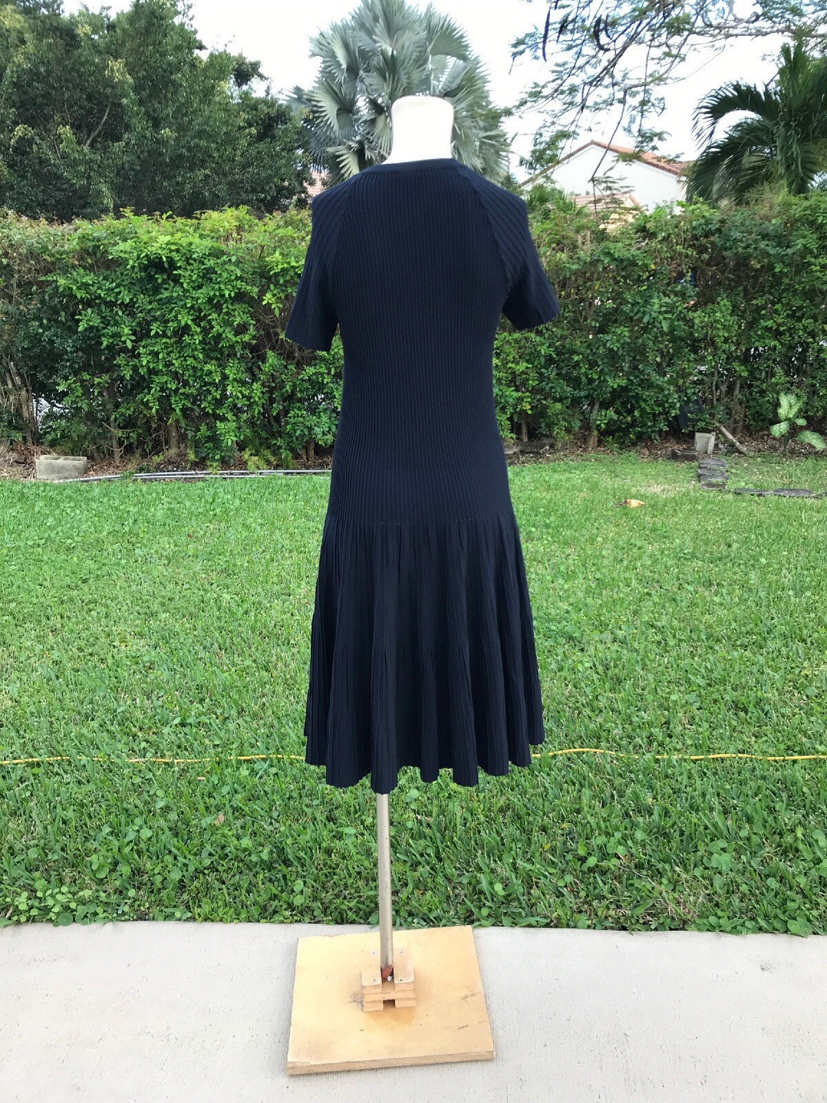 ESCADA NAVY BLUE SHORT SLEEVE KNIT FLARE BOTTOM DRESS GR Sz 38 MADE IN ITALY