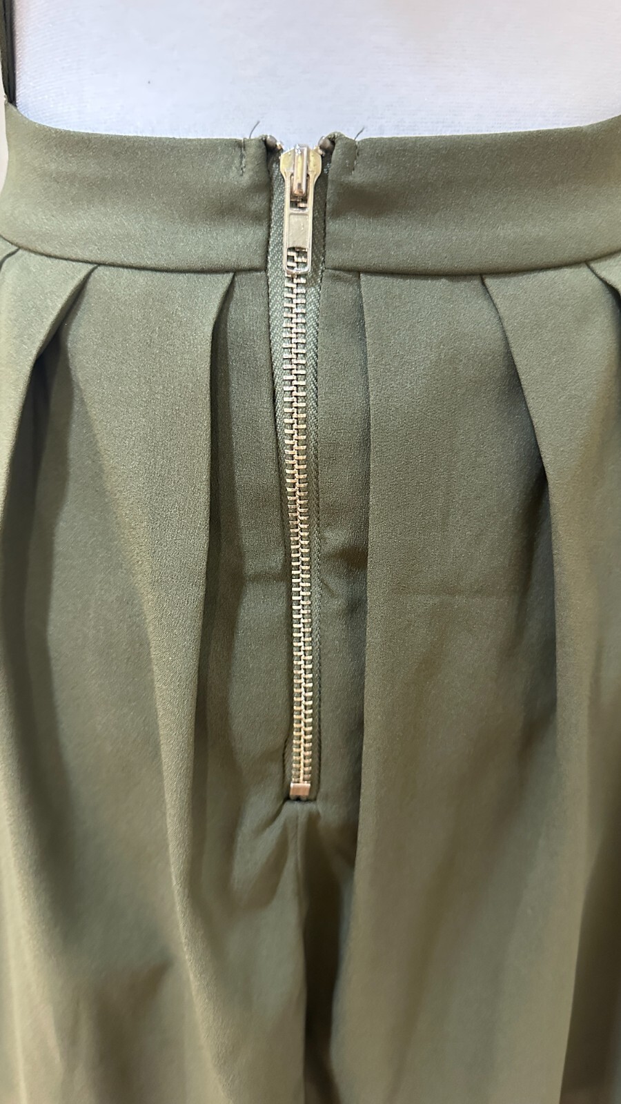 TILLY ANNE Olive Green Mini Sleeveless Lined Pleated Dress Cut Out Back Sz S