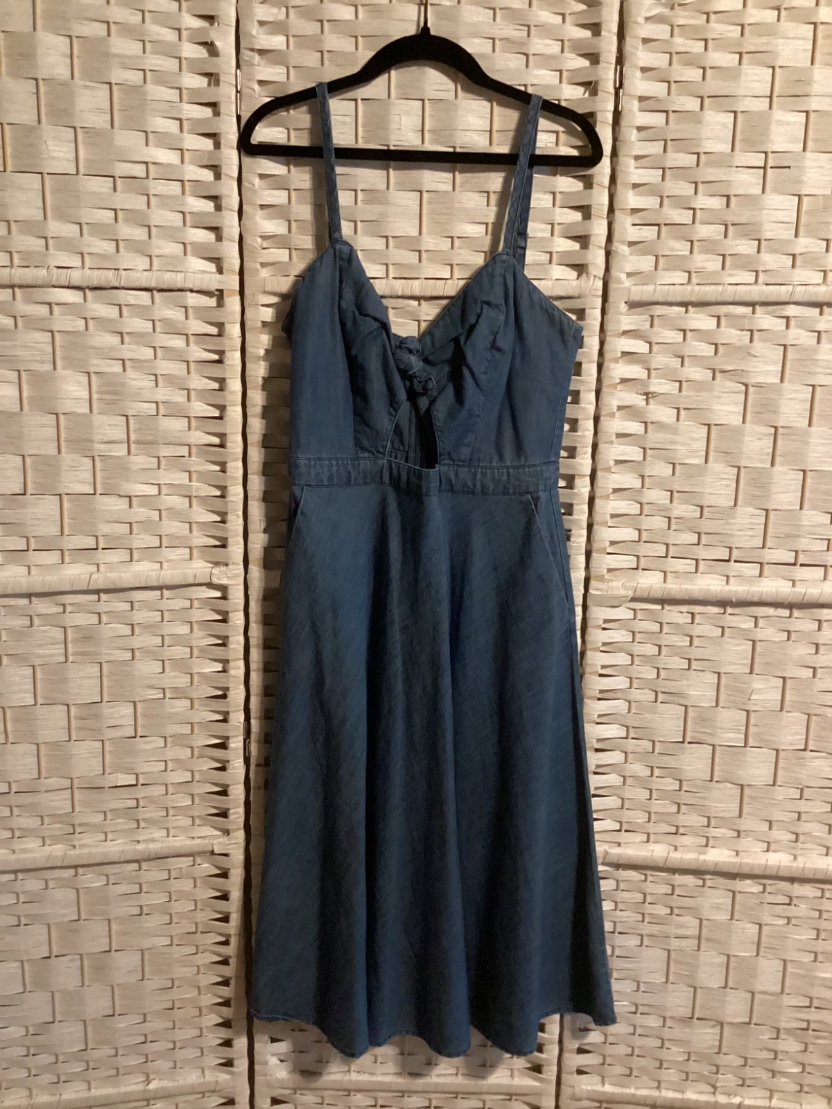 Abercrombie & Fitch sleeveless Denim tie front midi Dress w/cut out & pockets 4