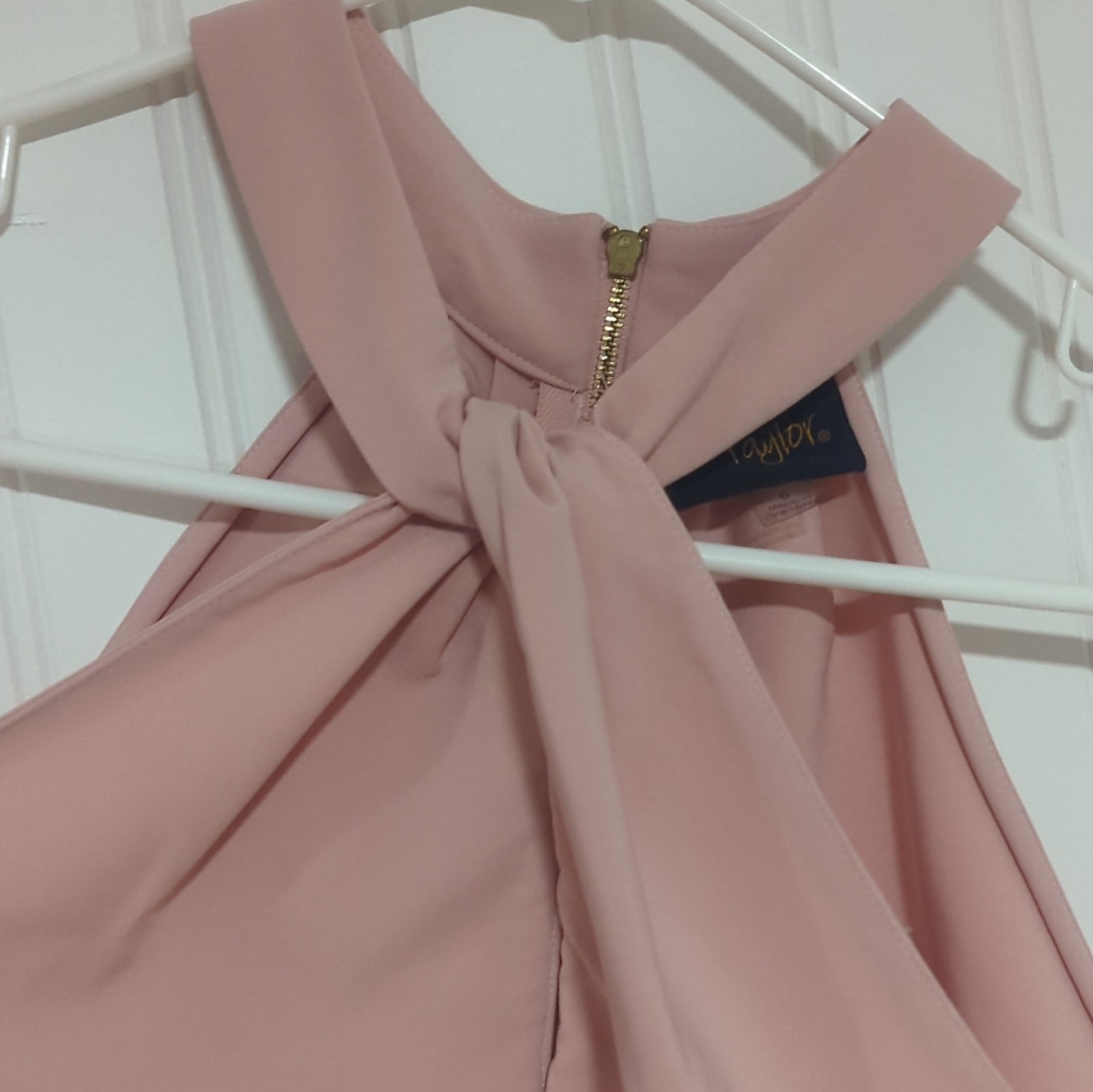 Just Taylor Women’s Size 6 Pink Solid Halter Sheath Dress Keyhole Back Zip Knee