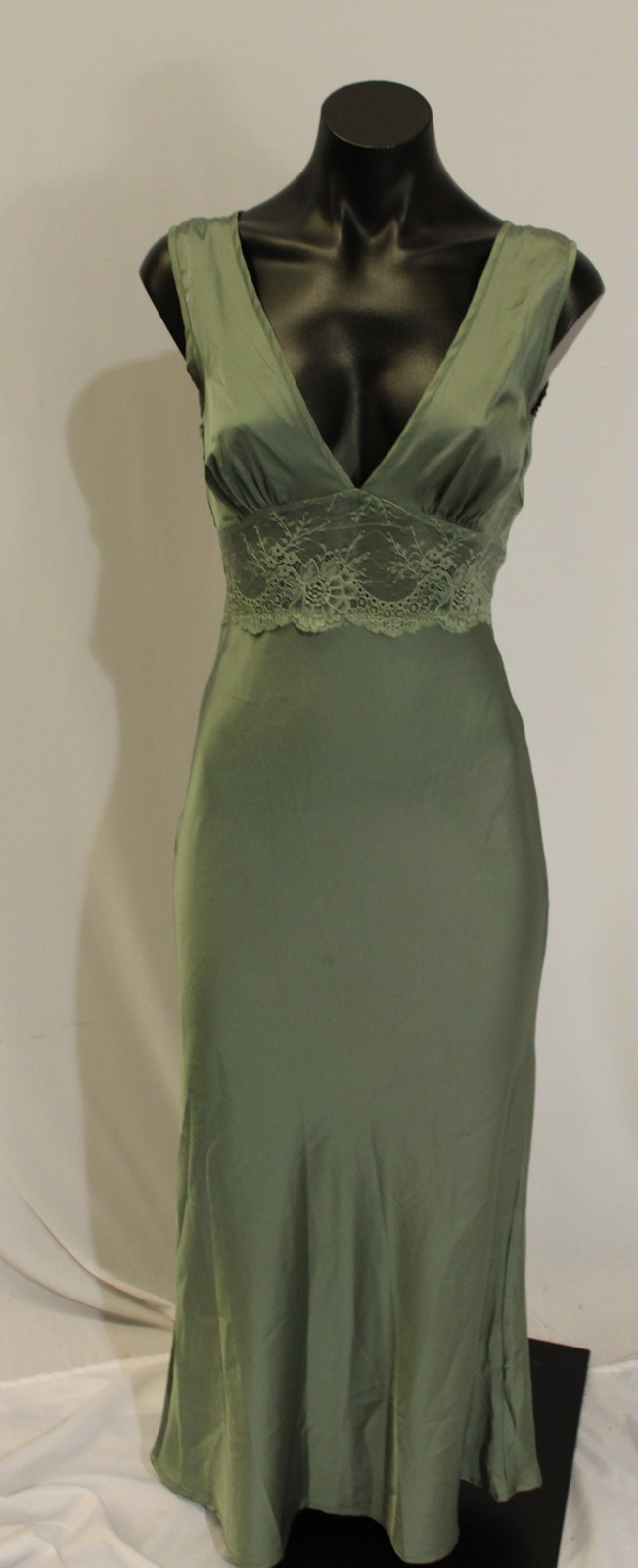 Morrisday The Label Women’s Satin Lace Detail Maxi Dress BE5 Dusty Green Size XS