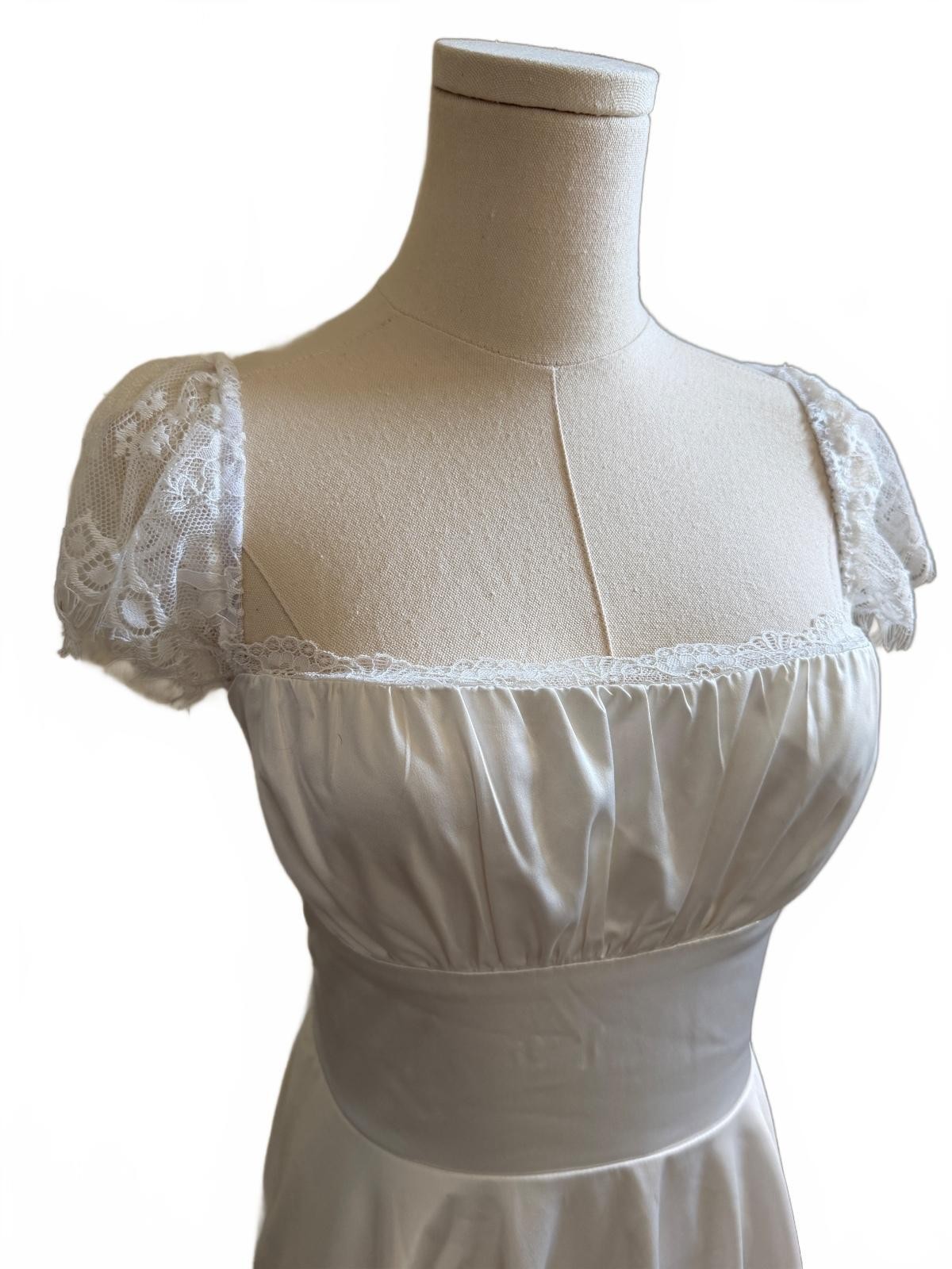 Elegant White Lace Sleeve Vintage Style Dress