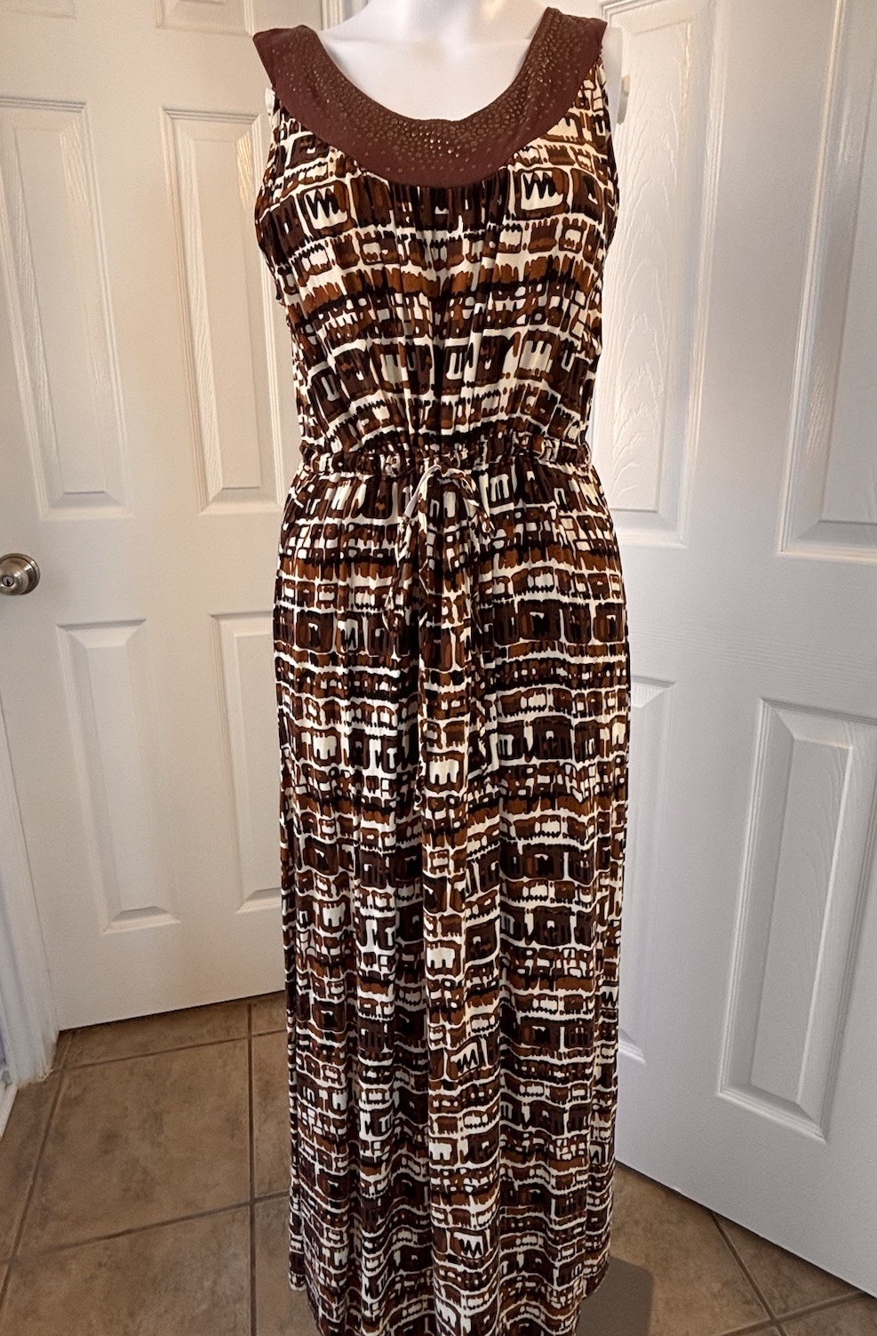 Elementz Petite Large Sleeveless Maxi Dress- Brown Geometric Print