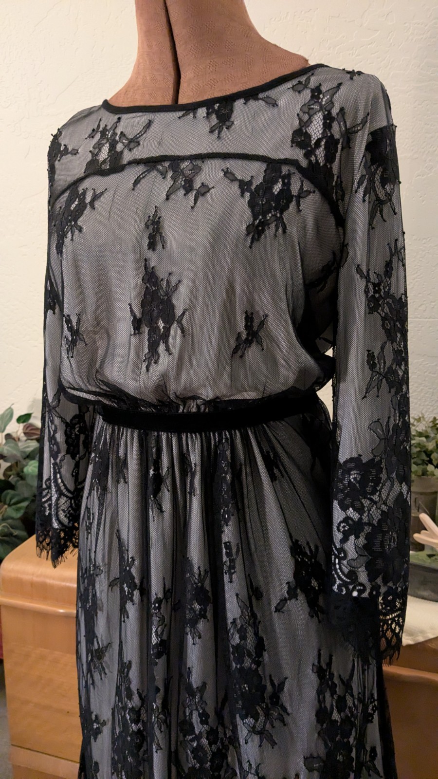 Timeless black lace over white lined long sleeve dress round neck XL 8 10 M EUC