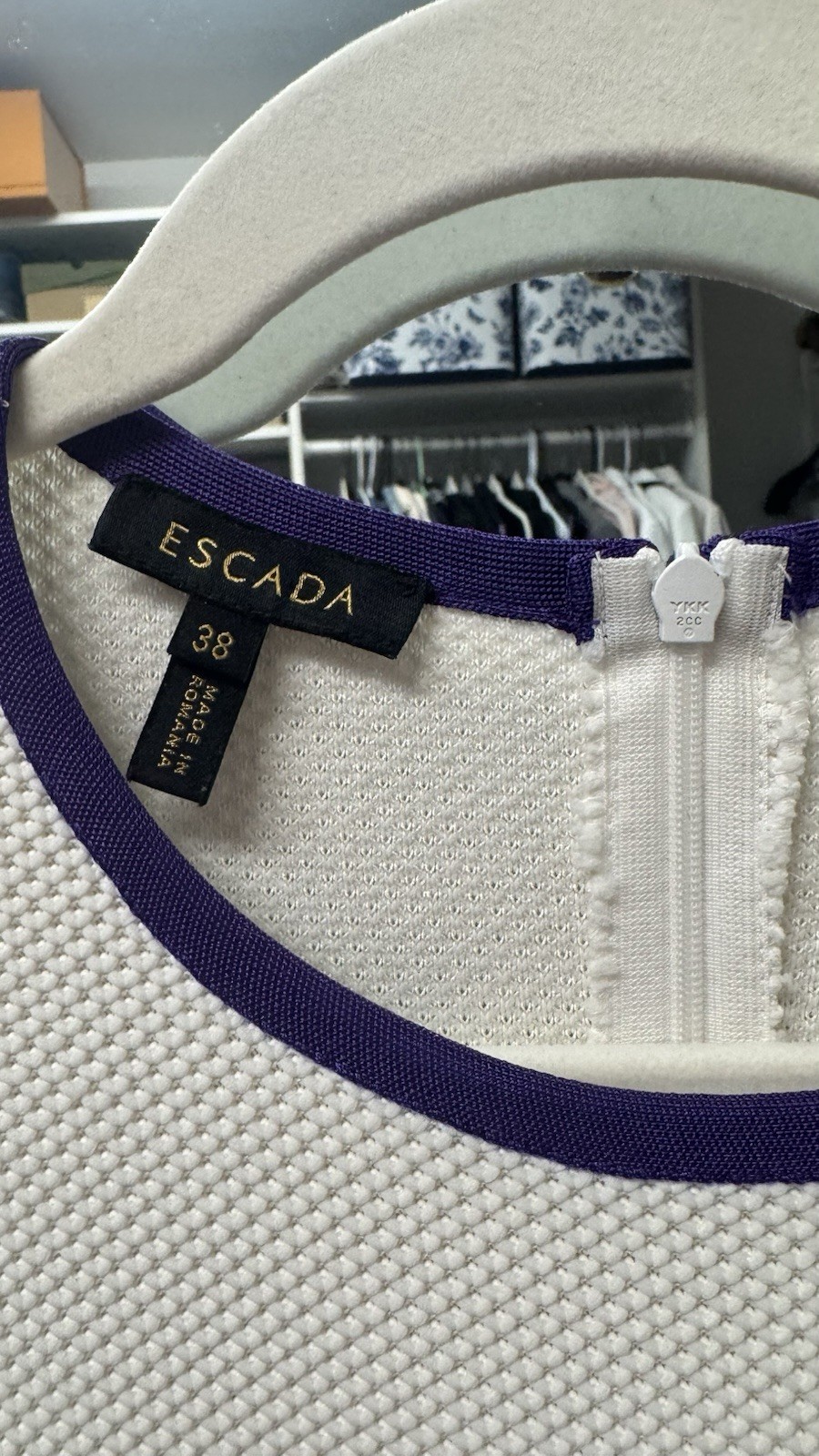 ESCADA White Colorblock Knit Sheath Dress Size 38 Short Sleeve Knee Zip