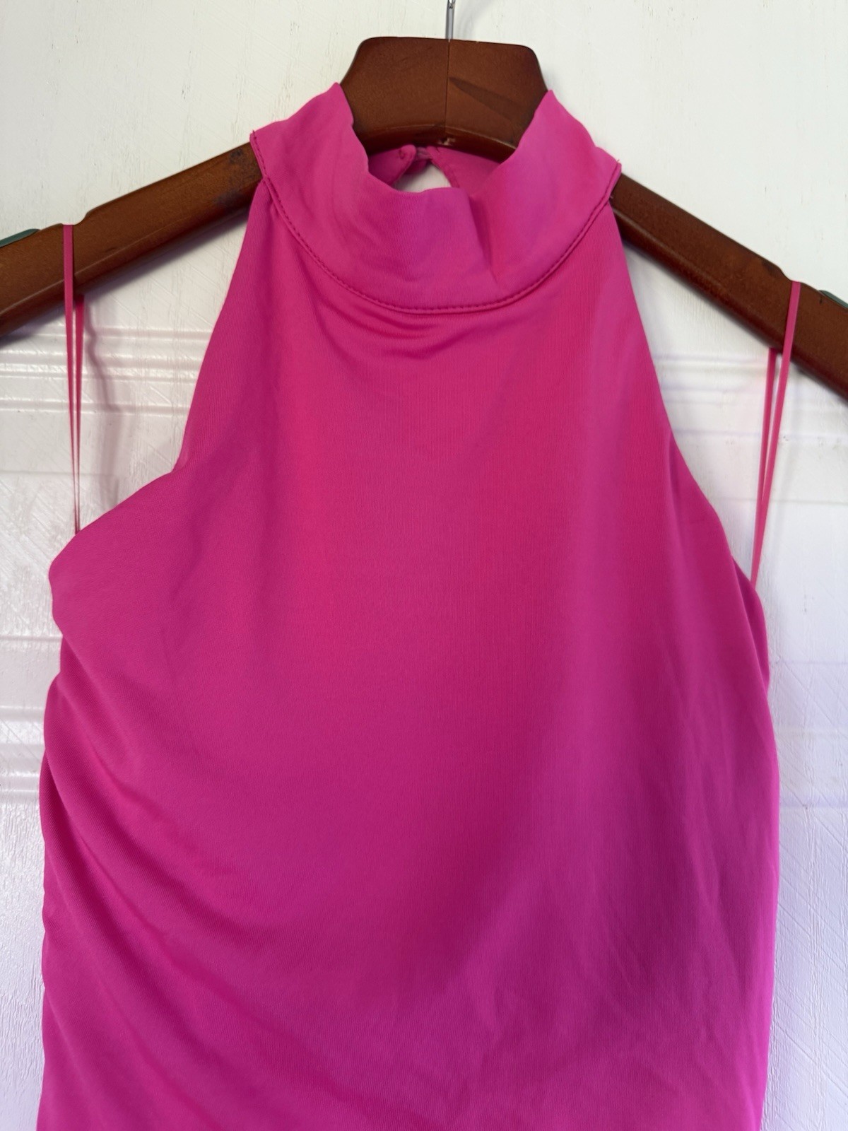 NWT superdown Mallory halter hot pink ruched bodycon midi dress – XXS