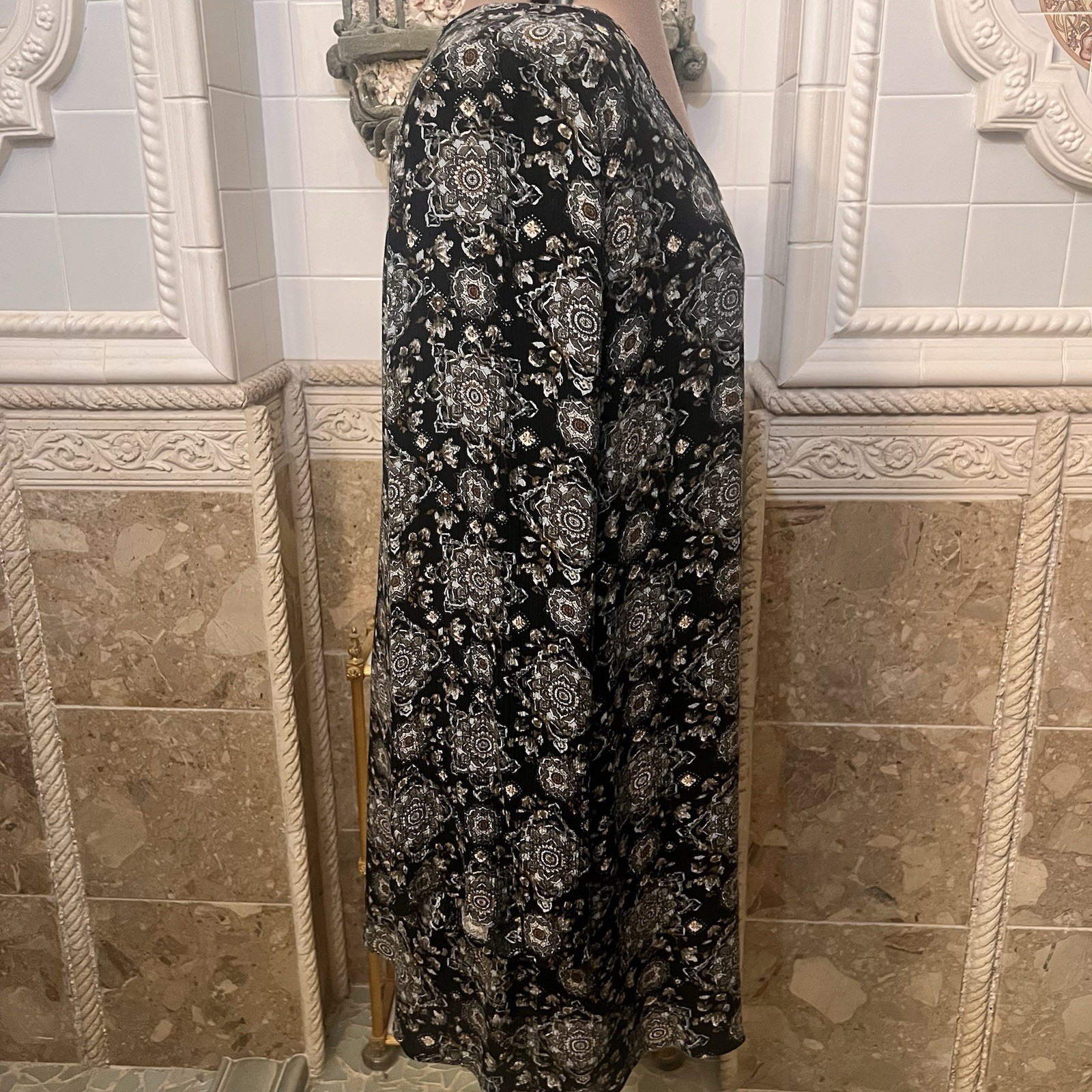 R n B. Size 2X Rayon Stretch Pullover Dress. Scoop Neck. X back. Lined. B125