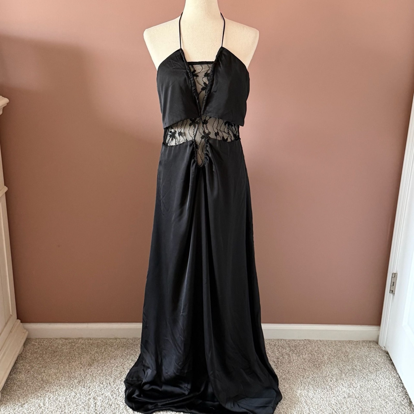 Ariah Halterneck Maxi Dress – Black – ,