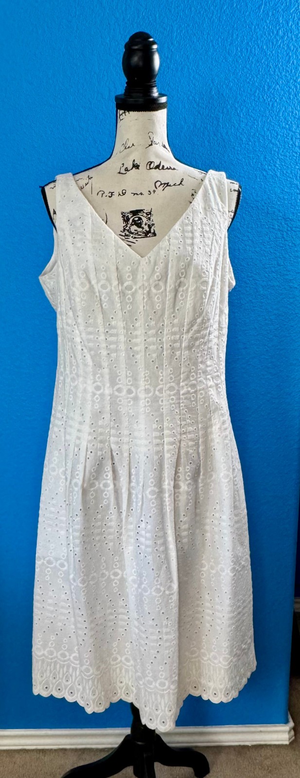 Jones Wear White Eyelet Sleeveless V-Neck Cotton Lined Sheath Sz 14 Scallop Hem