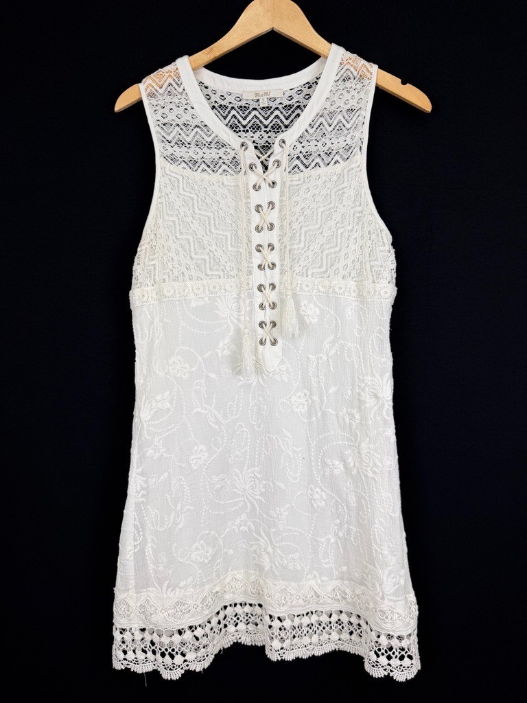 Miss Me Daydreaming White Lace Crochet Dress Embroidered Boho Shift Lined Medium