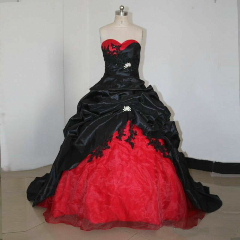 Black and White Gothic Wedding Dresses Vintage Sweetheart Appliques Bridal Gowns