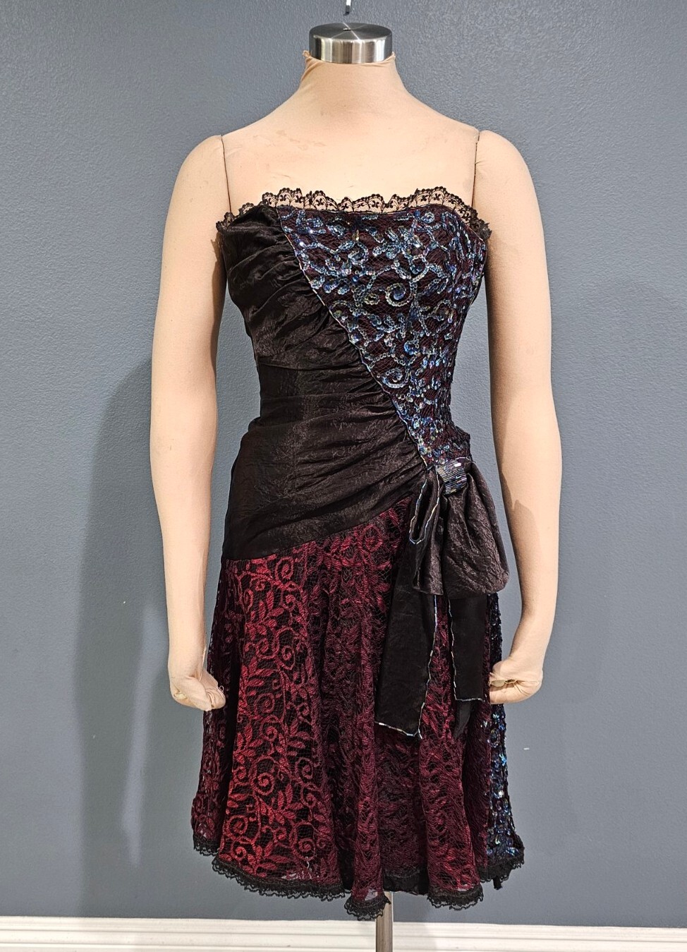 Vintage 80s TD4 by ELECTRA Strapless Fit Flare Steampunk Lace Sequin XXS/XS