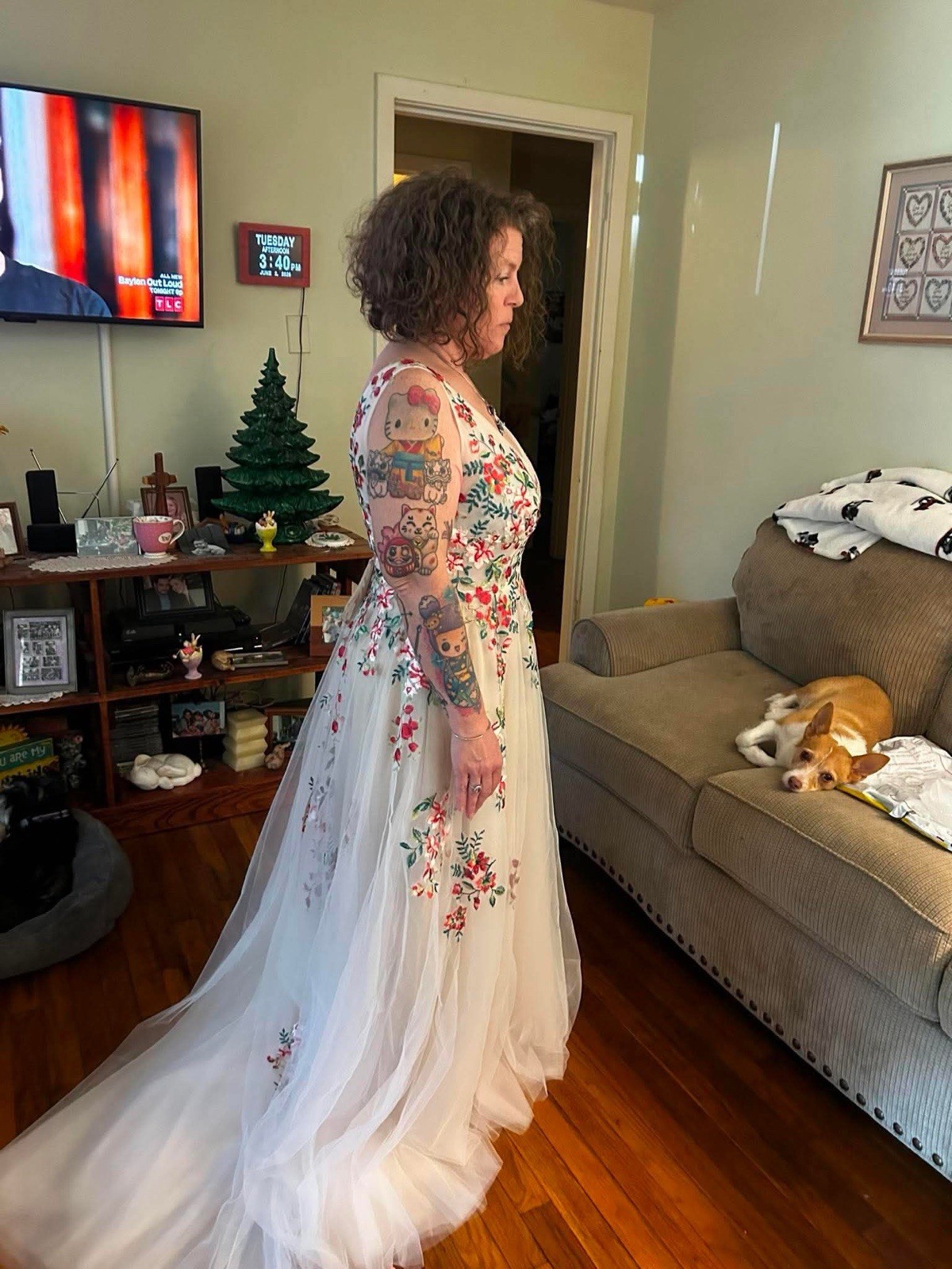 Ivory Floral Embroidered Tulle V-Neck Lace-Up Wedding Gown Dress Size 14
