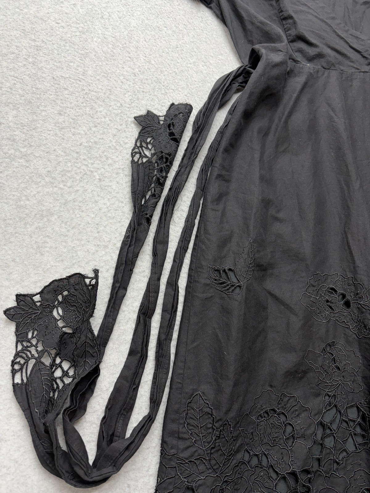 BCBGMAXAZRIA Dress Womens 6 Black Eyelet Wrap A Line V Neck Short Sleeve Floral