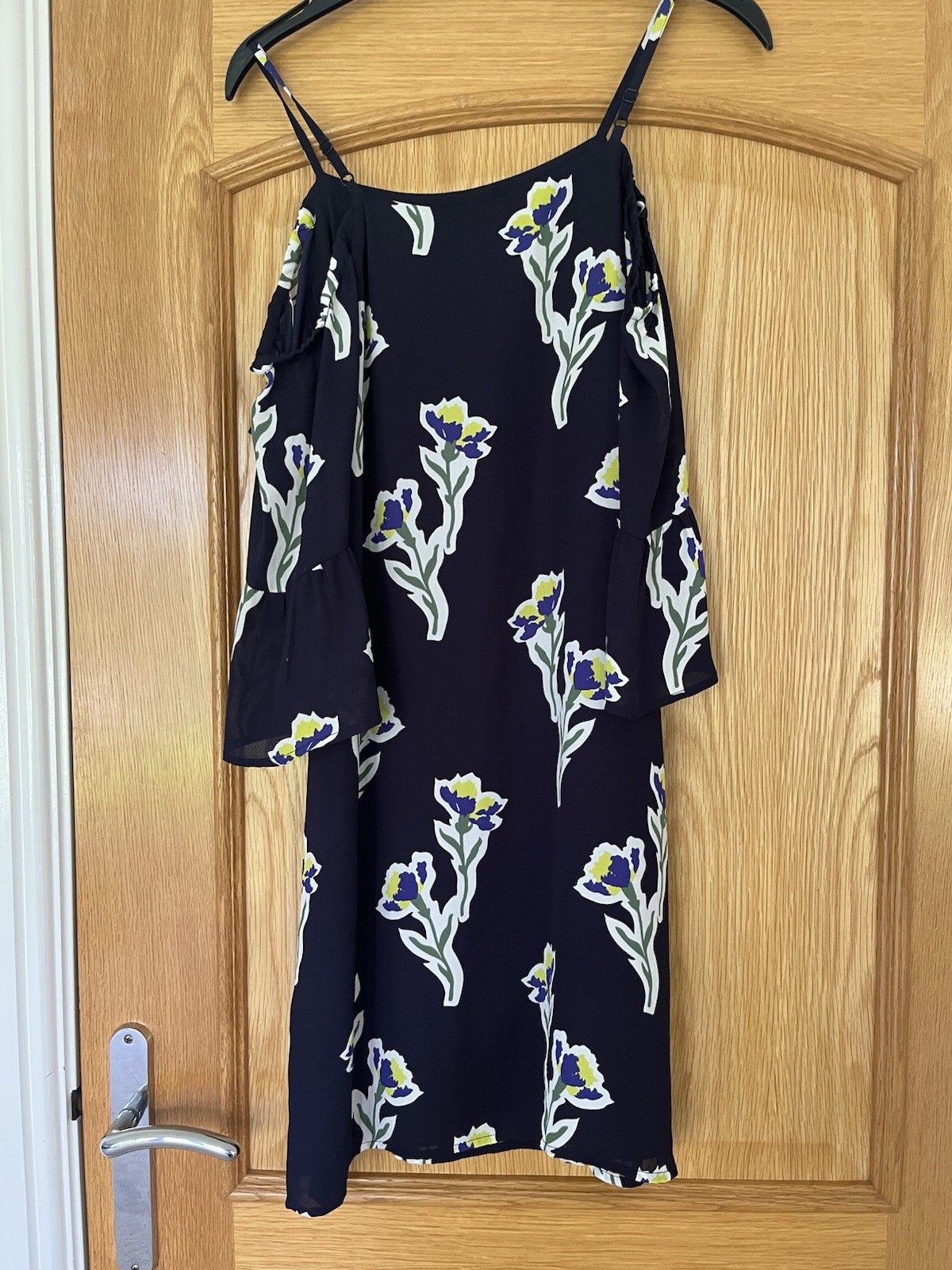 LADIES VERY PRETTY WAREHOUSE COLD SHOULDER SUMMER FLORAL DRESS SZ 6 NEW LOVELY.