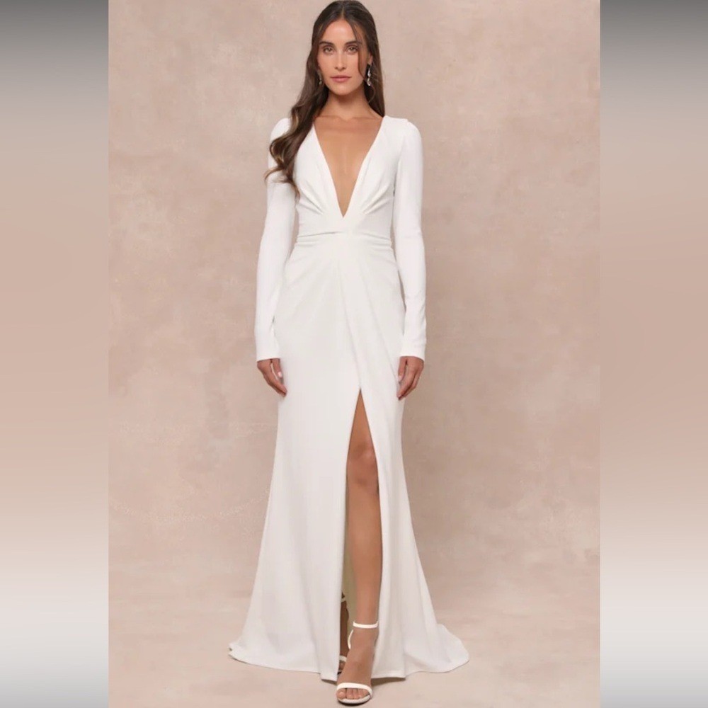 NWT- Stunning Romance White Long Sleeve Mermaid Dress *with imperfections*