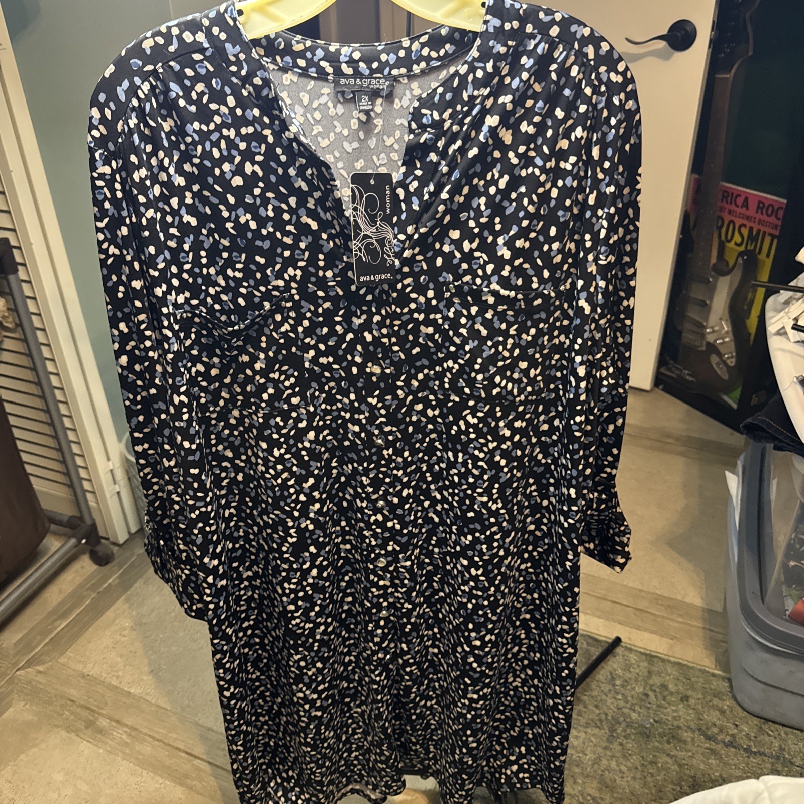 NWT- Ava & Grace Breast Pockets Silver Stud Accent Matching Buttons Button Down
