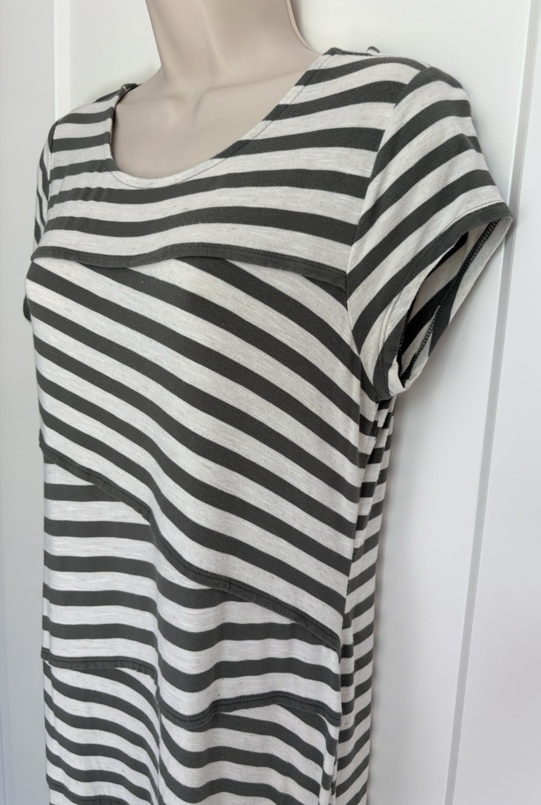 Chico’s 0 Small Dress Grey White Stripe Diagonal Tiers TShirt Style Cap Sleeves