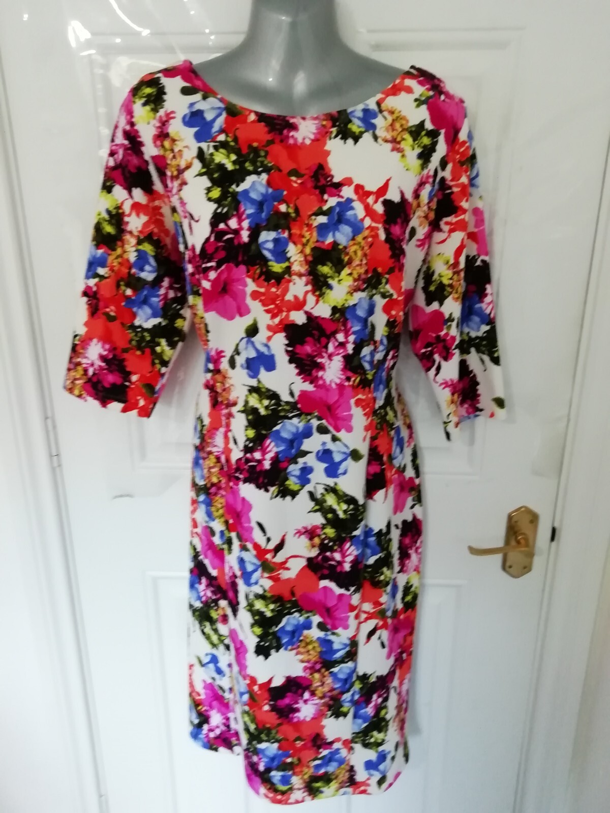 Lorraine JD Williams Size 18 White Multi Floral Textured Stretchy Dress Back Zip