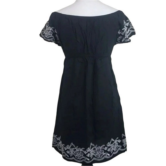 One Clothing Mini Dress M Black Floral Embroidered Boho Empire Waist Cap Sleeve