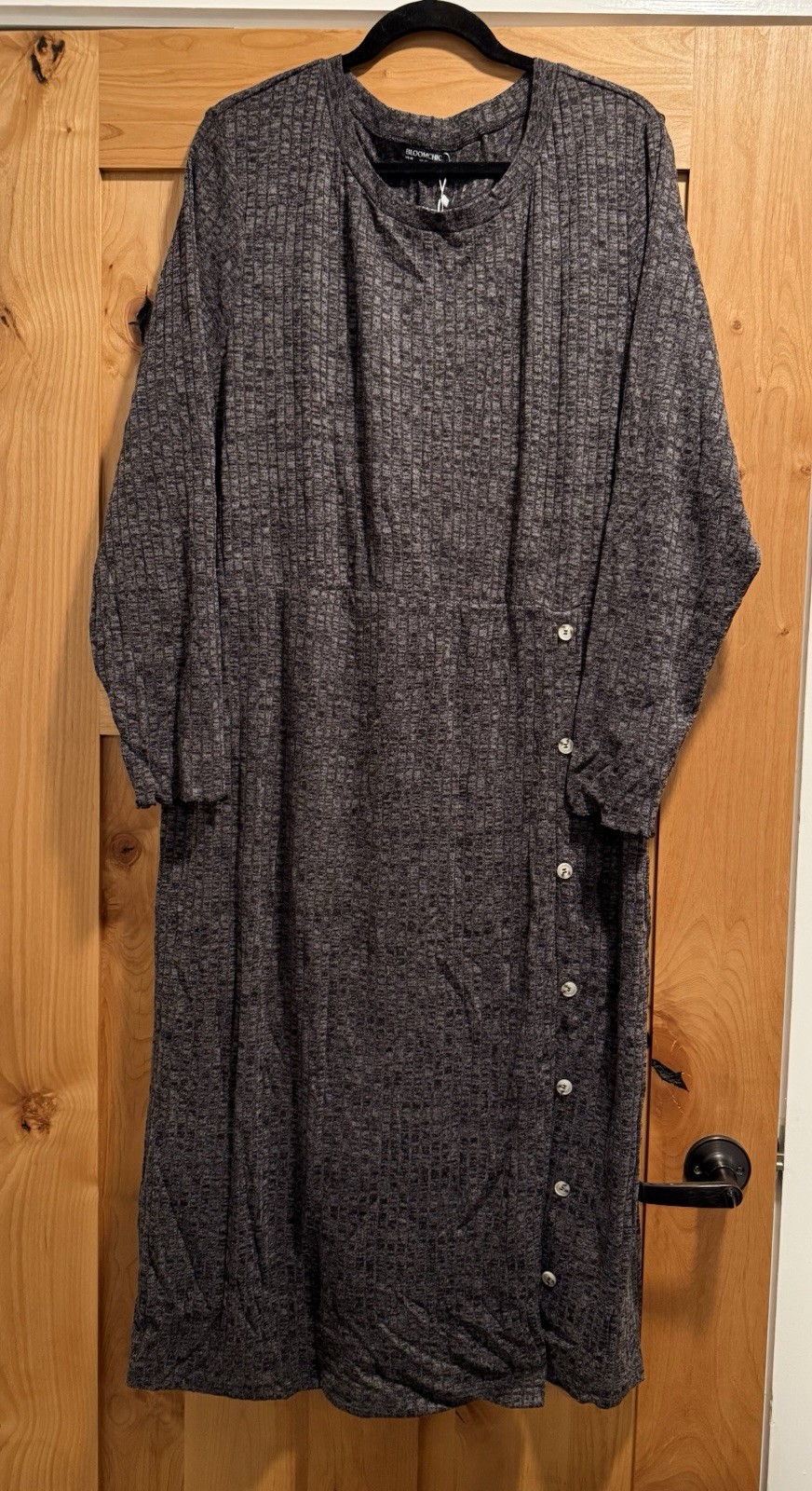 NWT Size 26/4X BloomChic Round Neck Split Hem Button Detail Dress